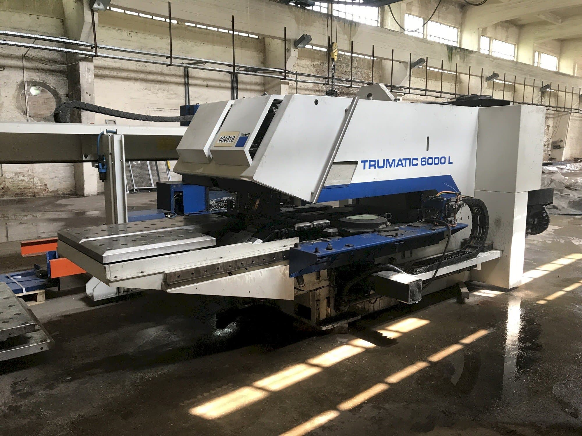 Vista frontale della macchina Trumpf TRUMATIC 6000 L (2002)