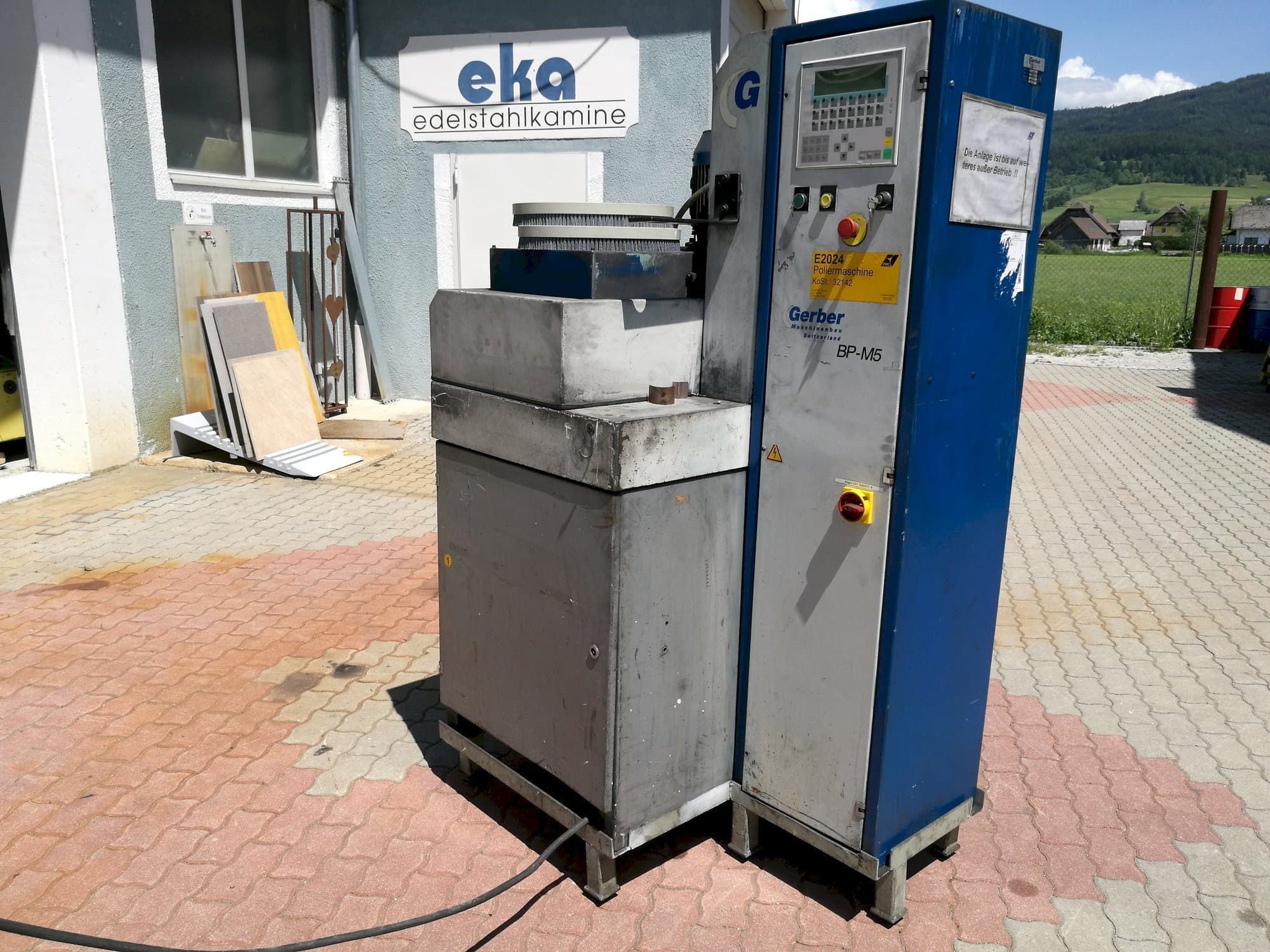 Vista frontale della macchina Gerber BP-M5