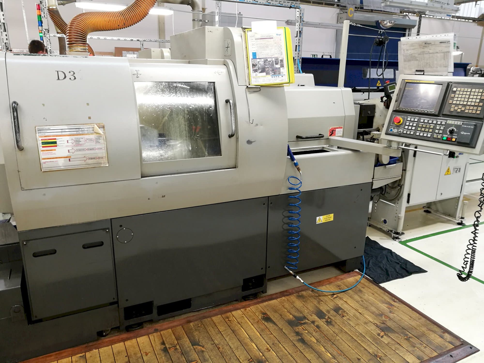 Vista frontale della macchina Hanwha XD 38 N