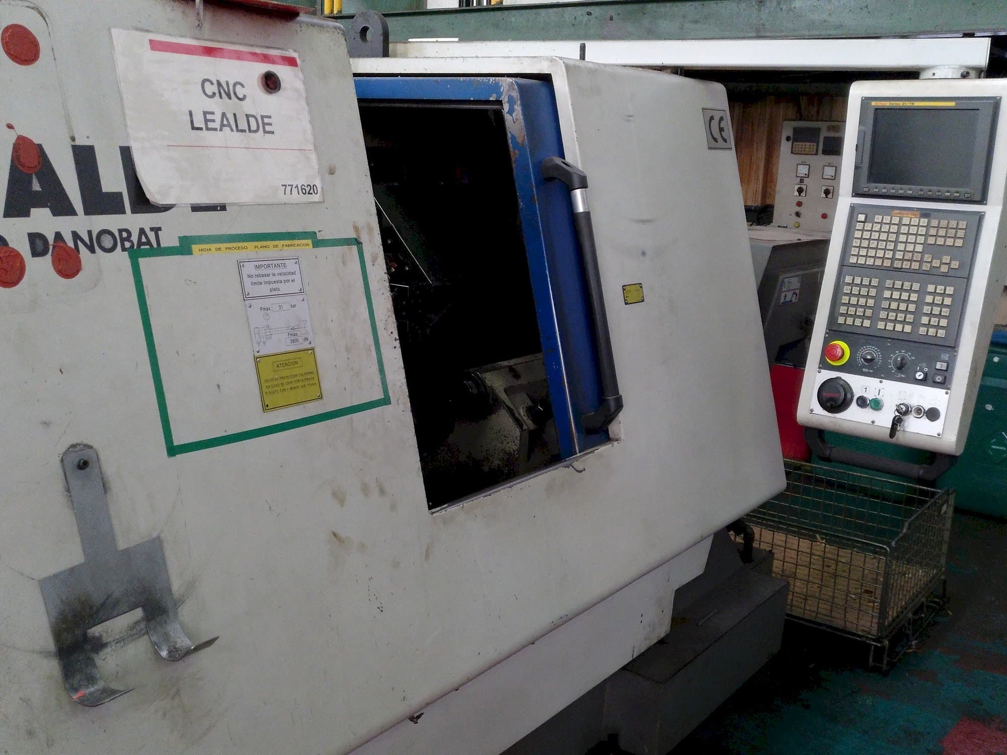 Vista frontale della macchina Lealde TNC 10