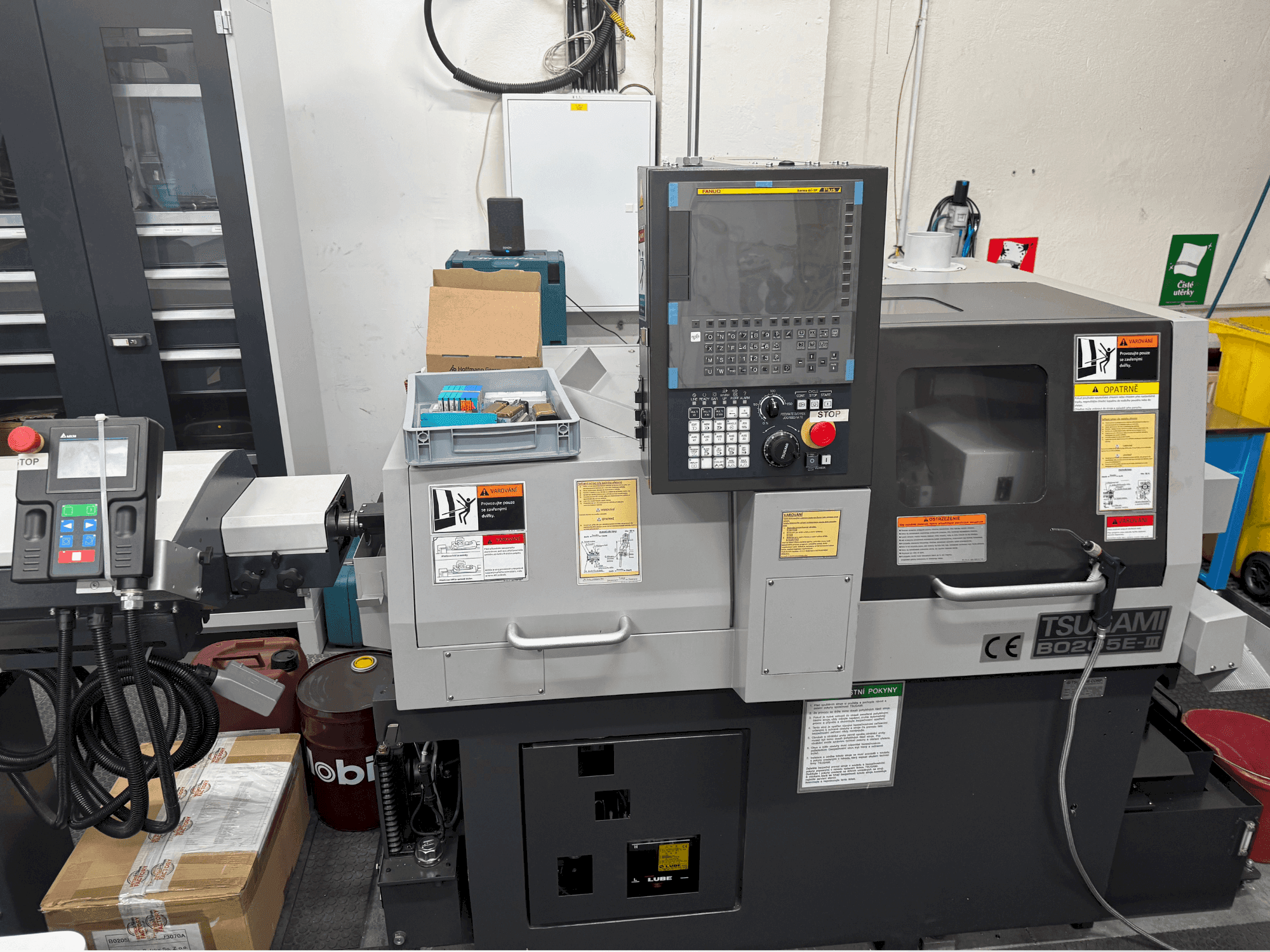 Vista frontale della macchina TSUGAMI B0205E-III