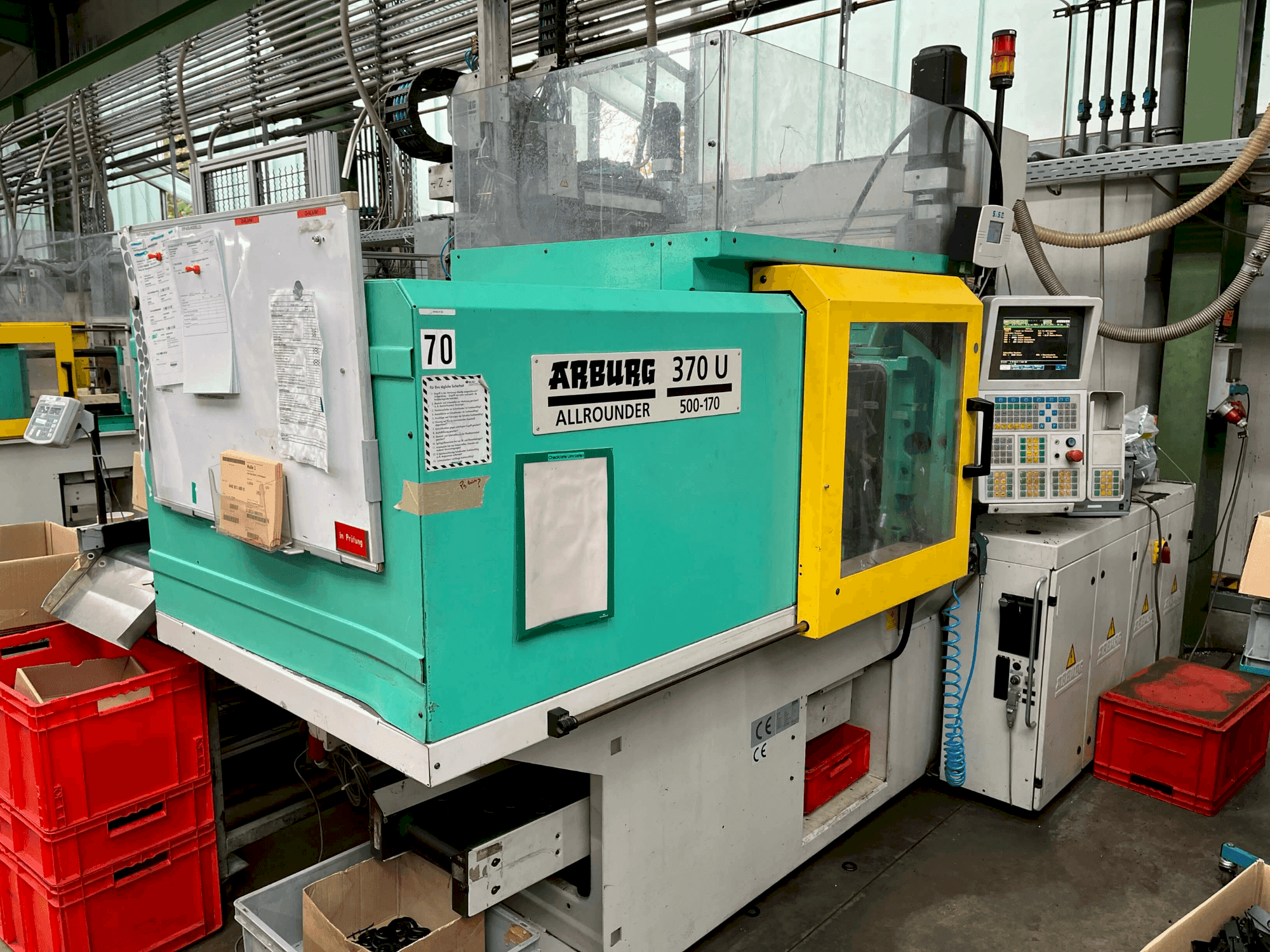 Vista frontale della macchina Arburg Allrounder 370-50 U