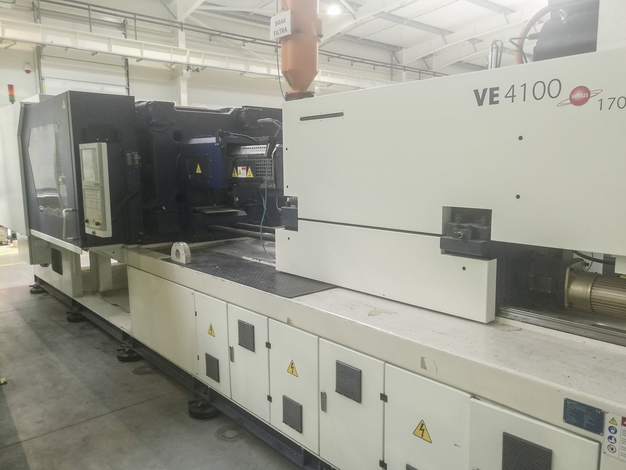 Vista lato destro della macchina Zhafir VE 4100/1700