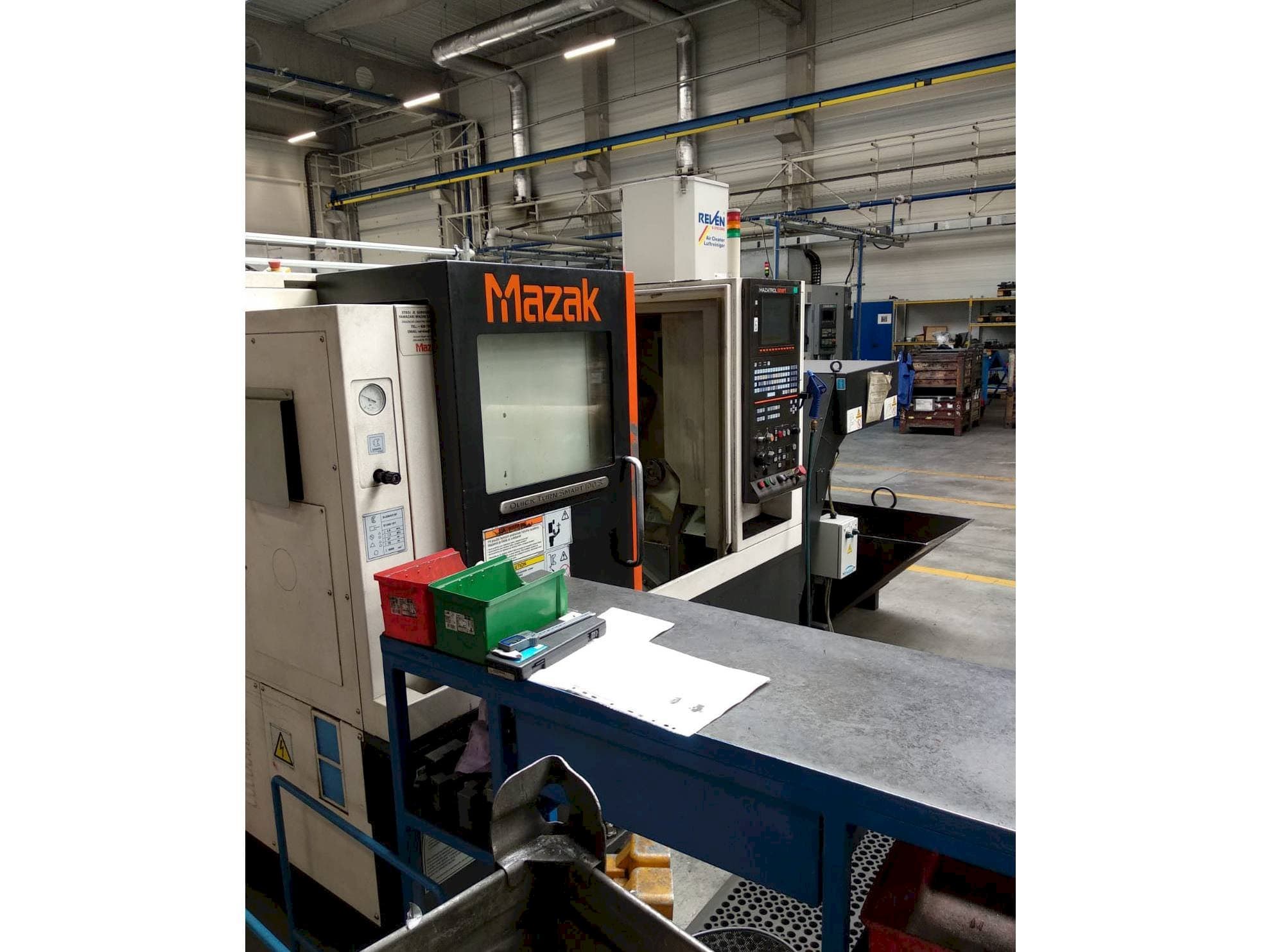 Vista frontale della macchina Mazak Quick Turn Smart 100 S