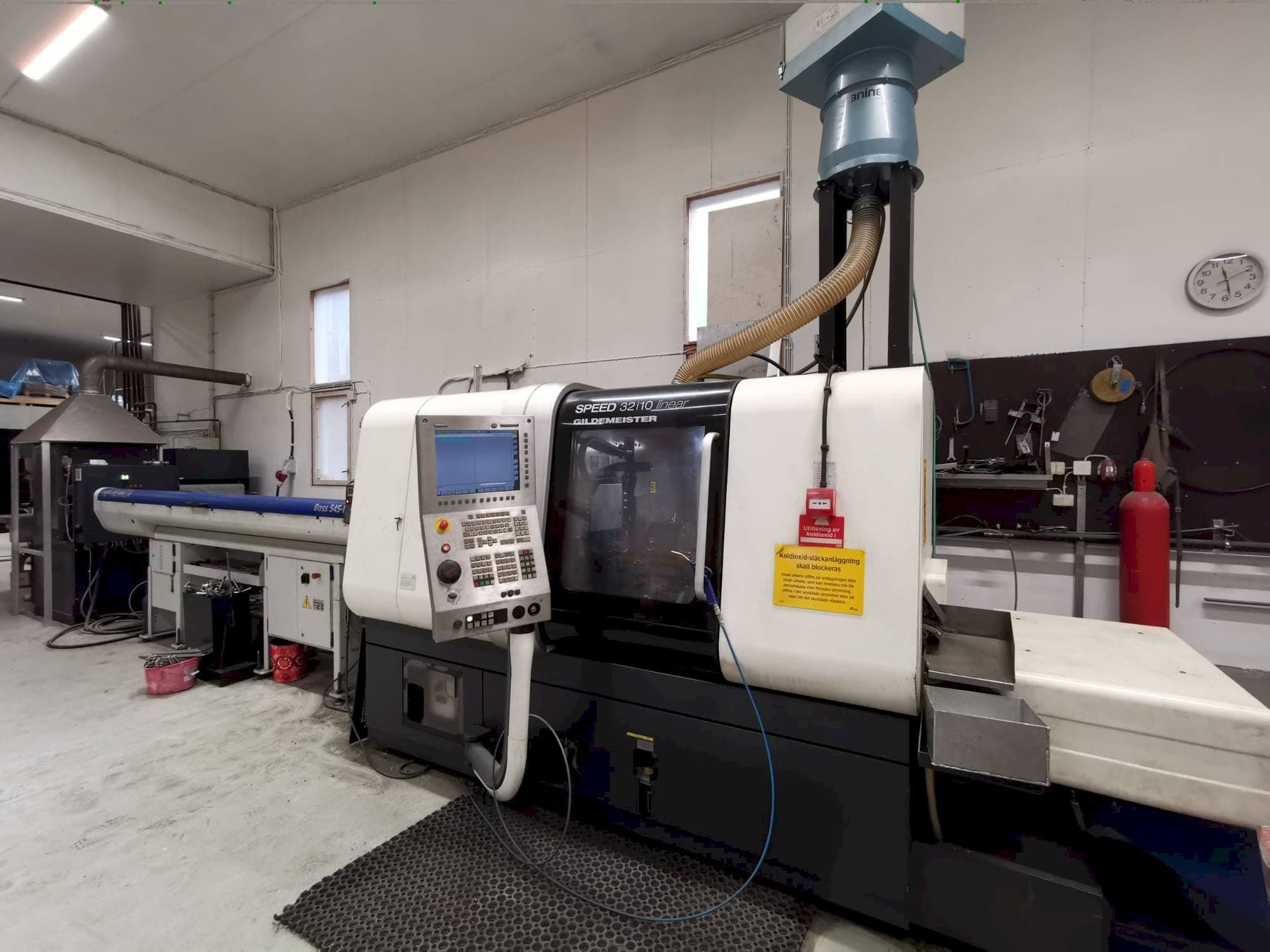 Vista frontale della macchina Gildemeister Speed 32-10 linear