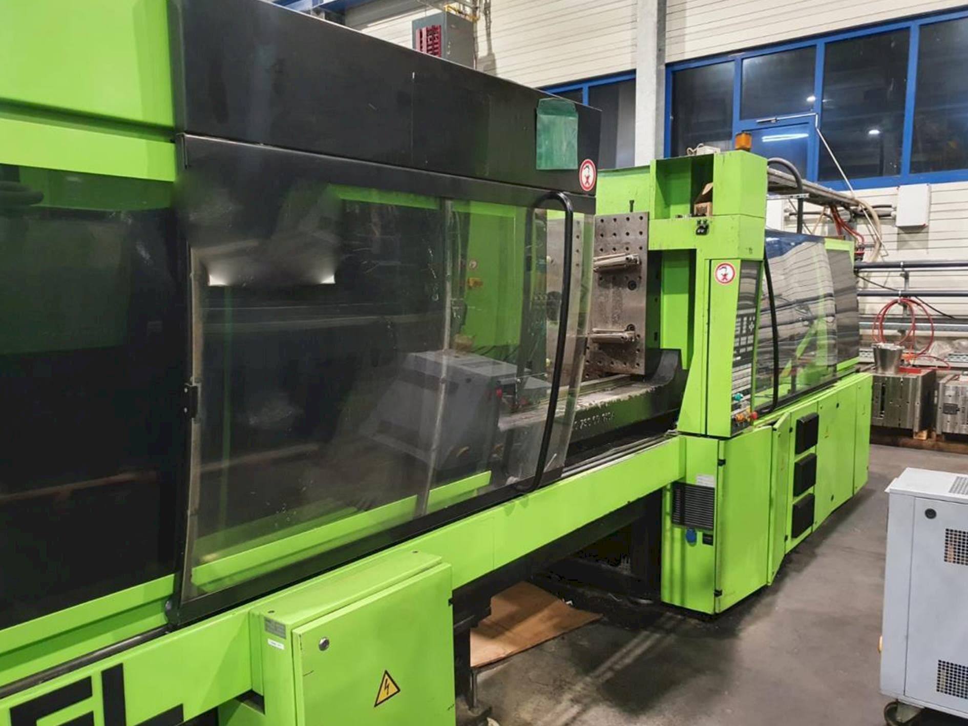 Vista frontale della macchina ENGEL Es 1350/250 Hl