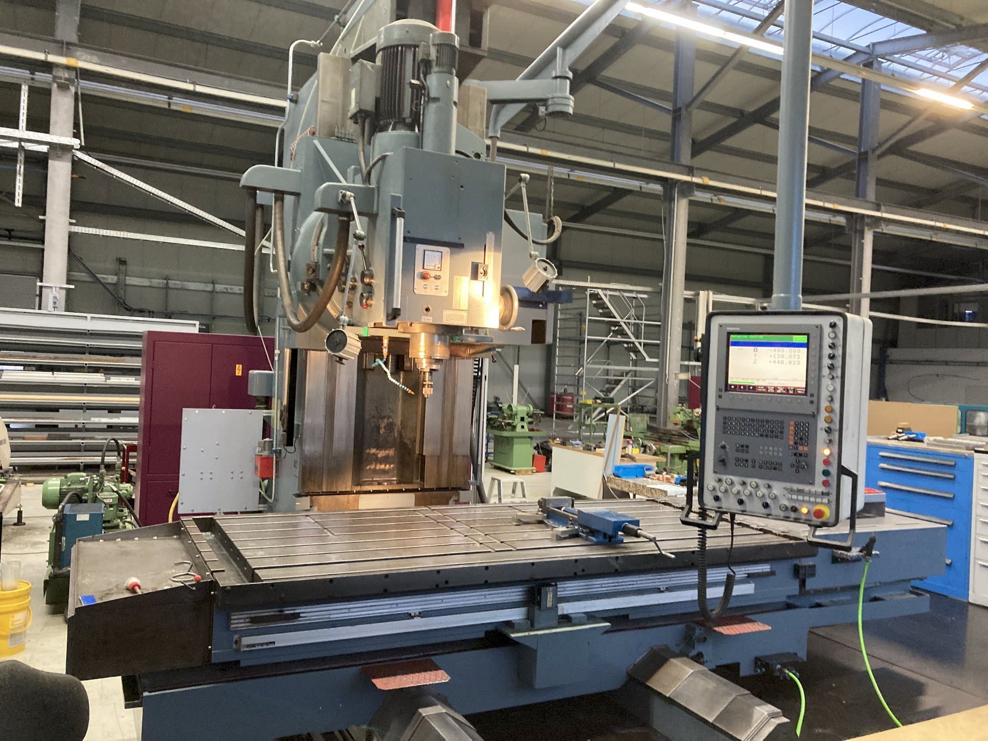 Vista frontale della macchina Droop & Rein FS 130 SKE