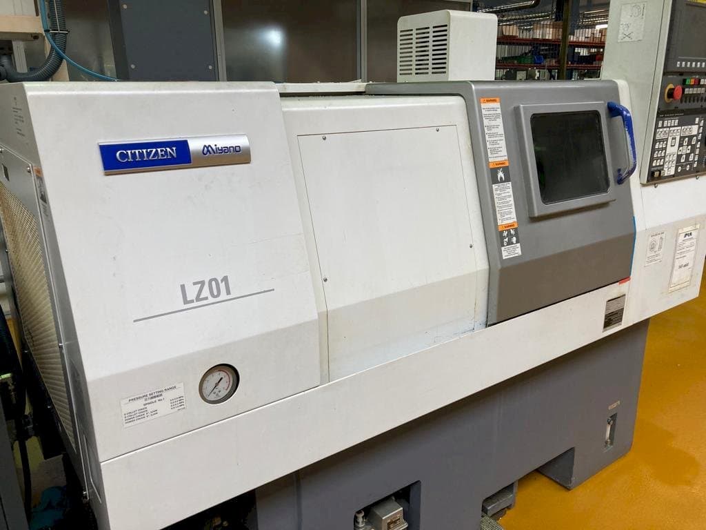 Vista frontale della macchina Miyano LZ-01RY2