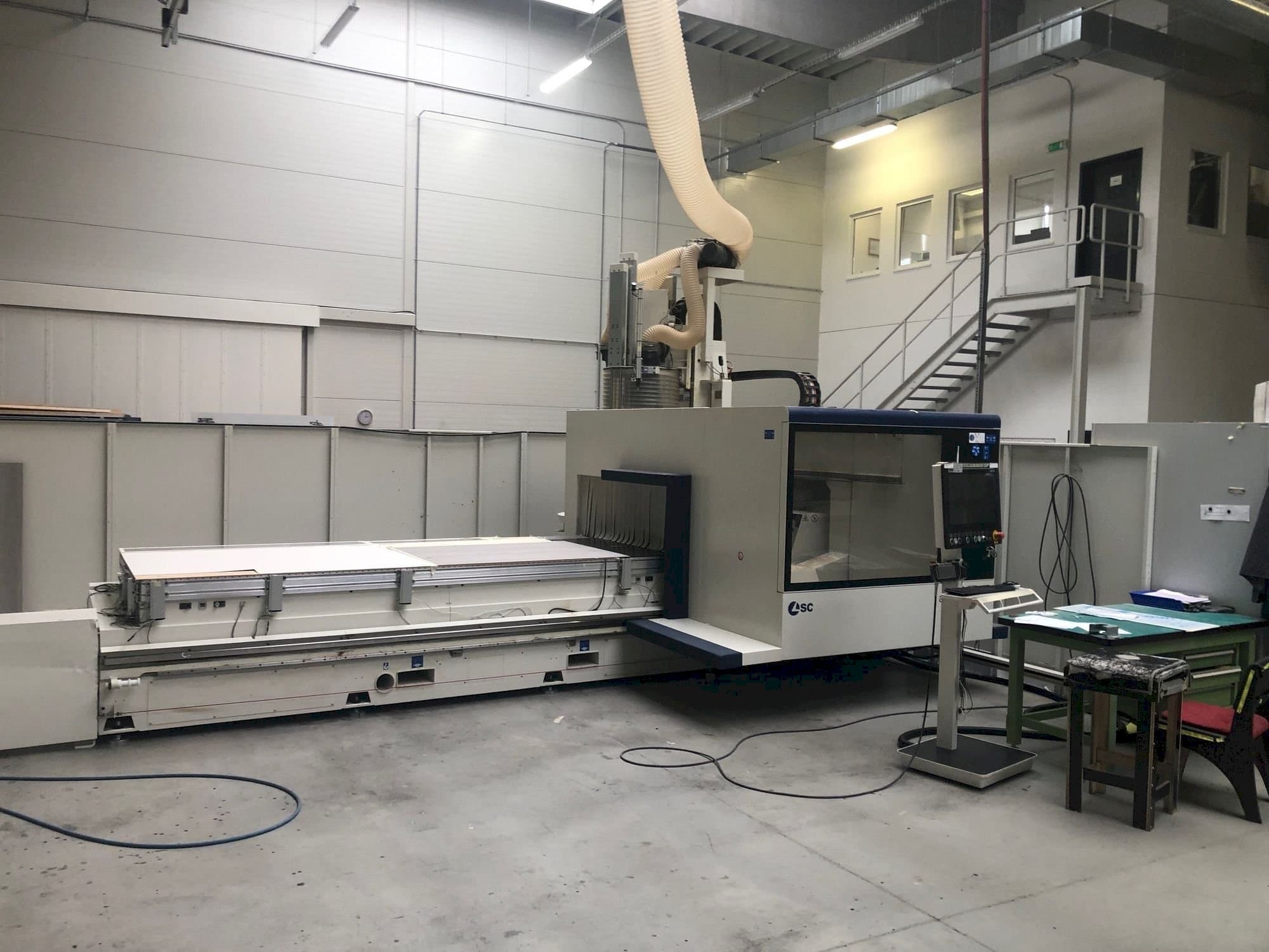 Vista frontale della macchina SCM ACCORD 50 FX-M