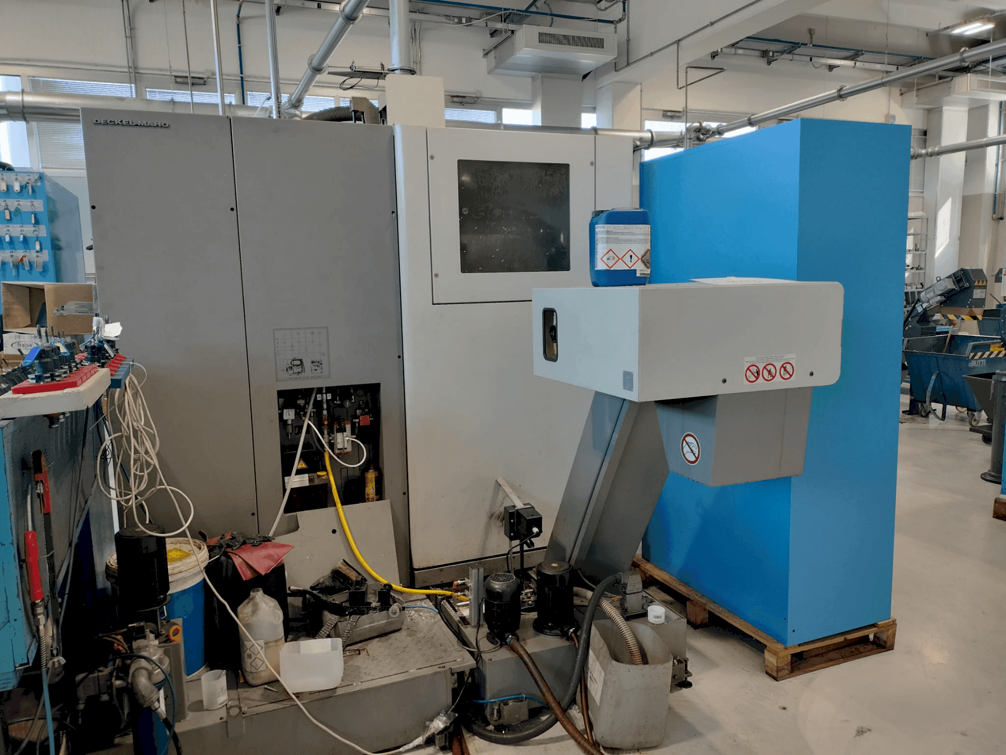 Vista frontale della macchina DMG DECKEL MAHO DMC 635V