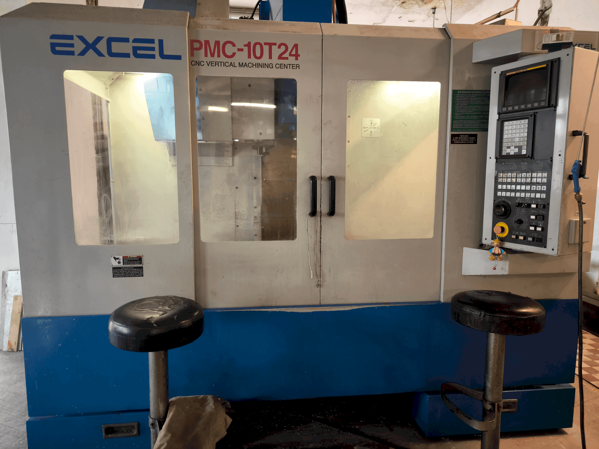 Vista frontale della macchina Excel  Excel PMC 10T24 (2004)