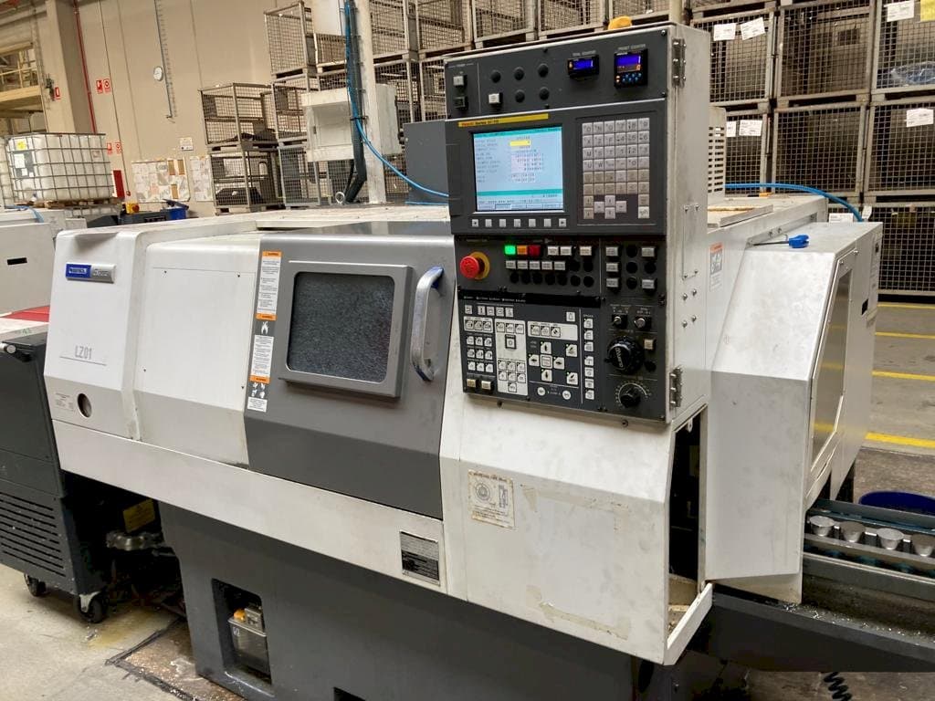 Vista frontale della macchina Miyano LZ-01RY2