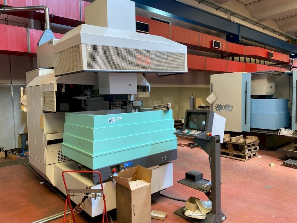 Vista frontale della macchina AGIE AGIETRON INTEGRAL 3