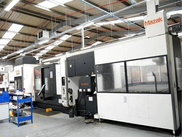 Vista frontale della macchina Mazak INTEGREX i-400 ST