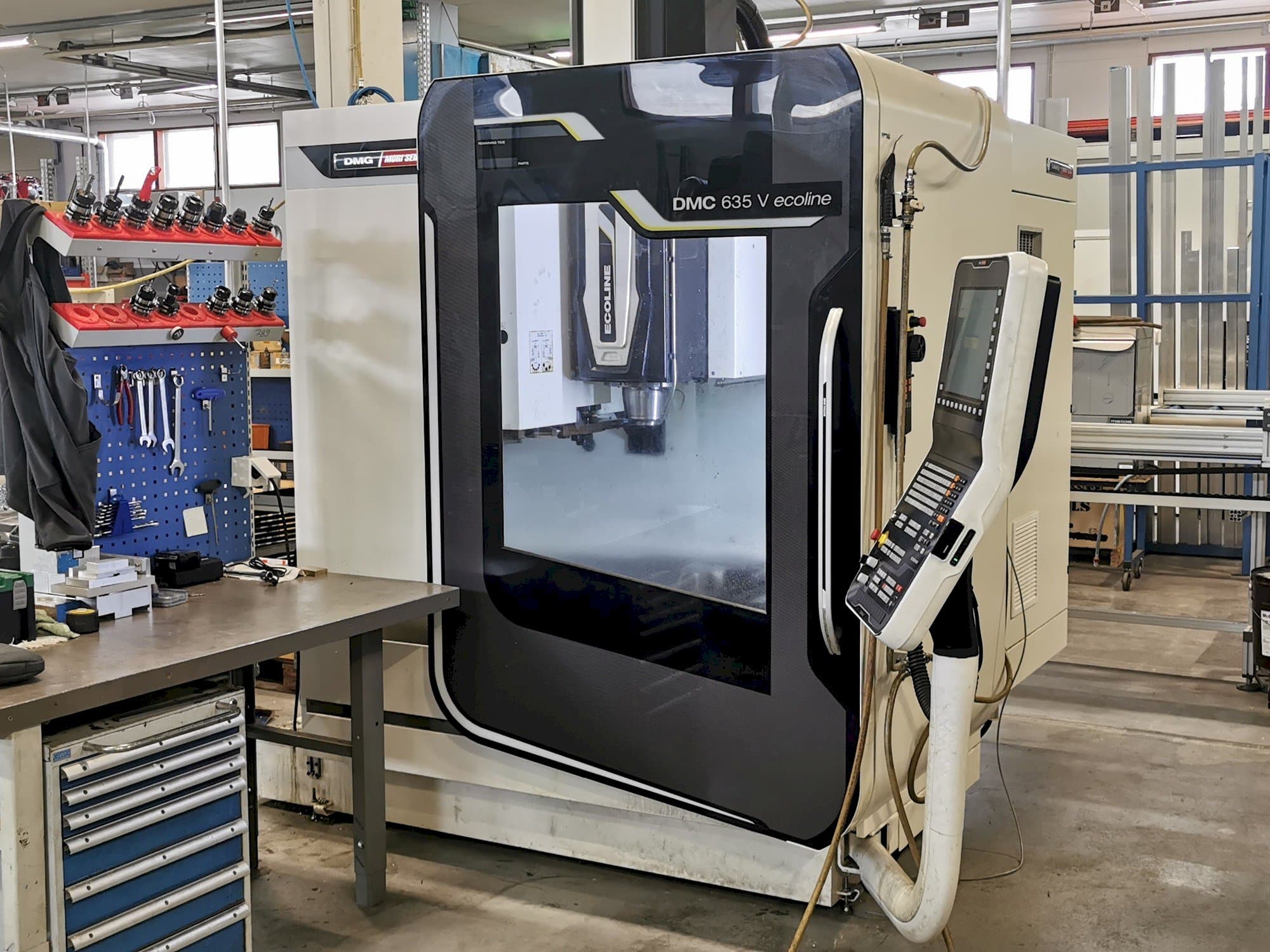 Vista frontale della macchina DMG Mori Seiki DMC 635 V Ecoline