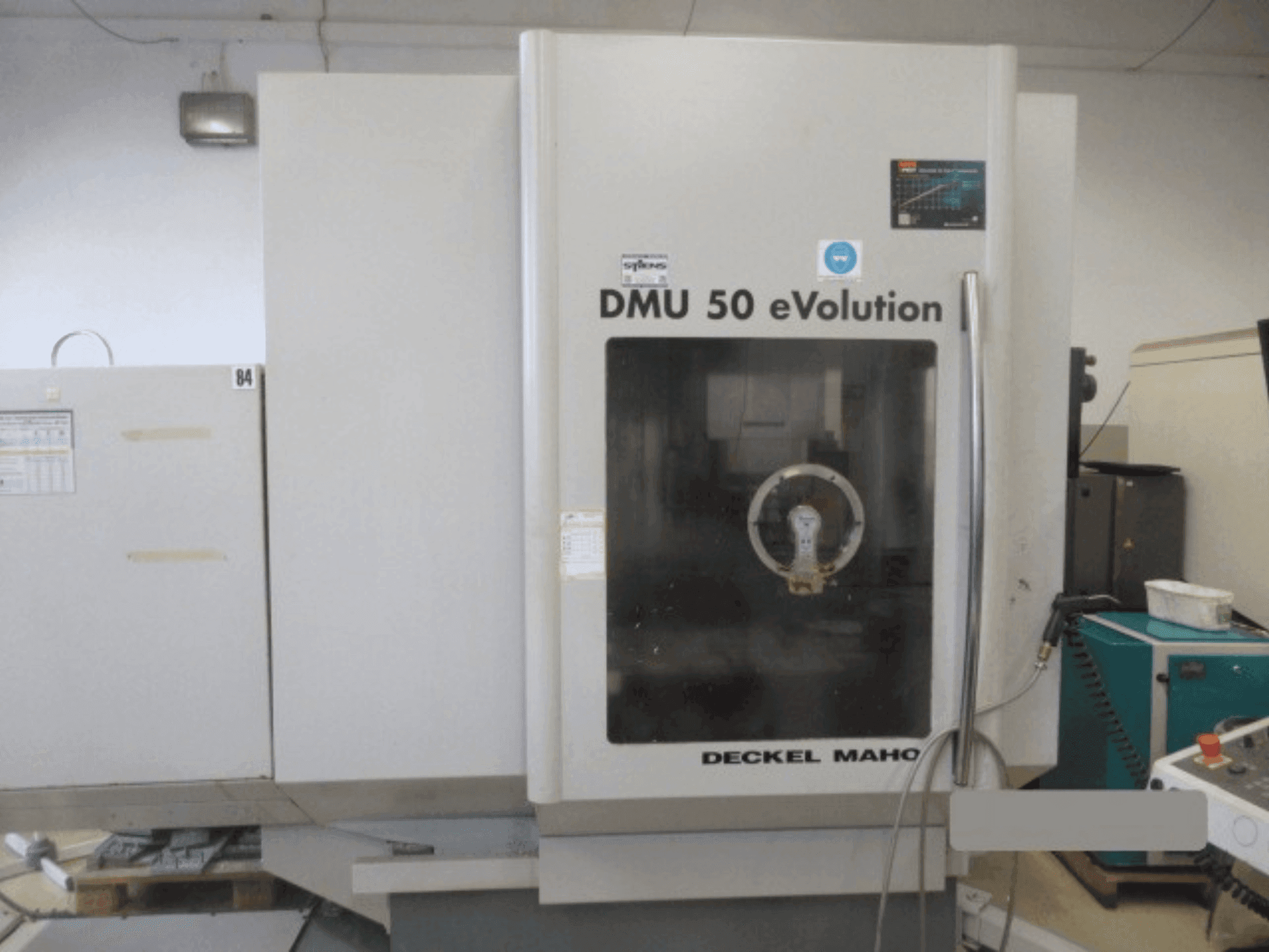 Vista frontale della macchina DECKEL MAHO DMU 50 eVolution