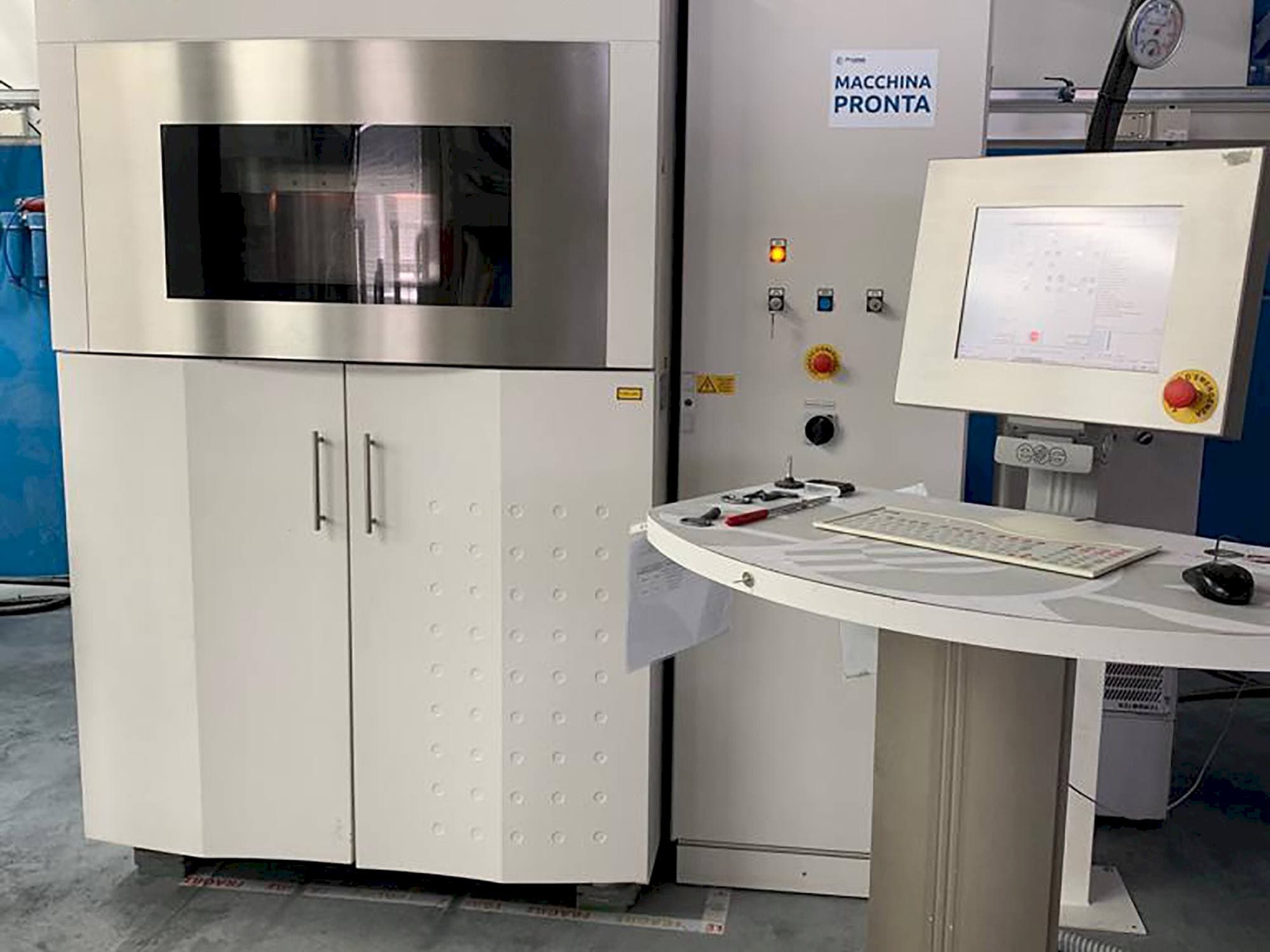 Vista frontale della macchina EOS Eosint P395