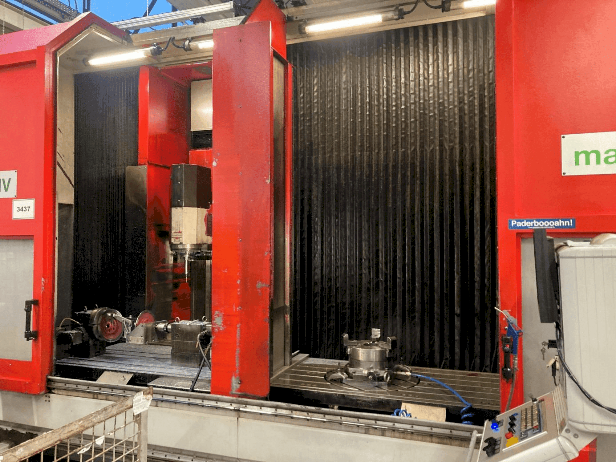 Vista frontale della macchina Matec 30 HV