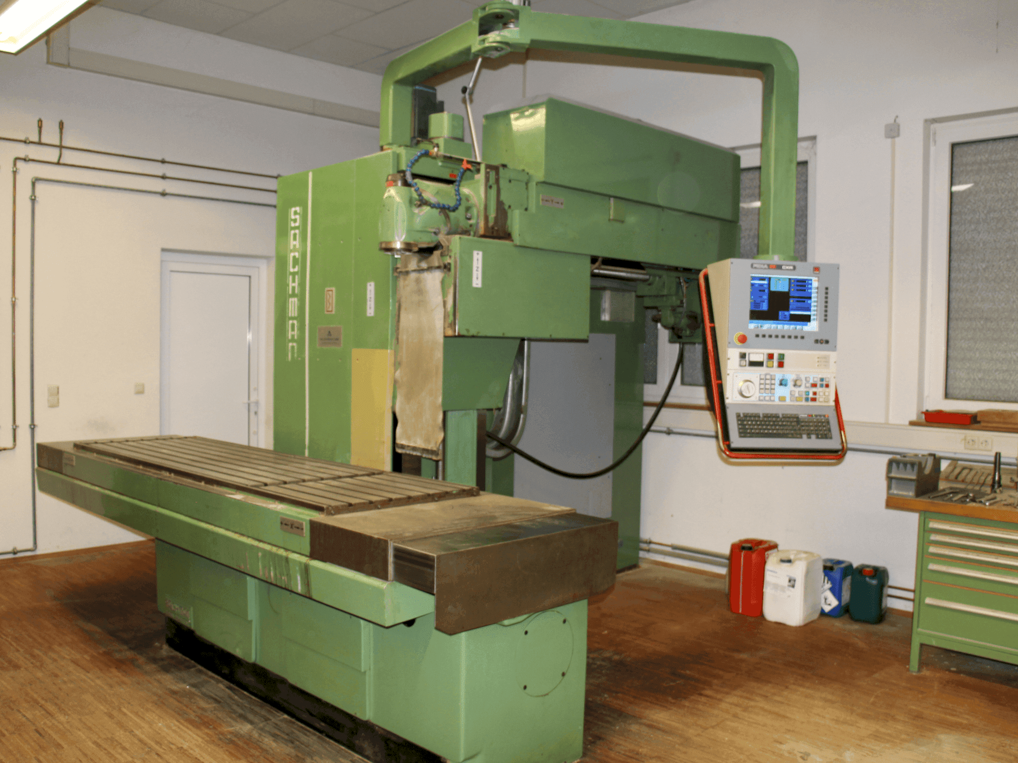 Vista frontale della macchina SACHMAN RP3CC (1990)