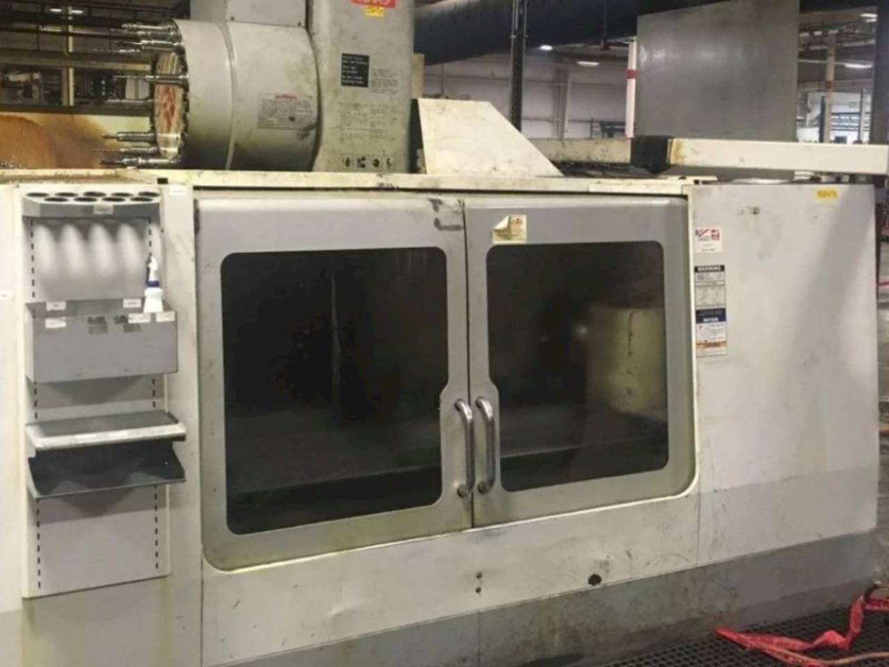 Vista frontale della macchina HAAS VF-8B/40