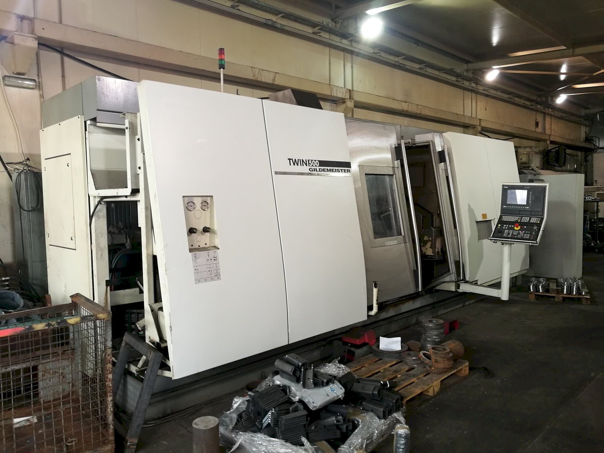 Vista frontale della macchina Gildemeister TWIN 500