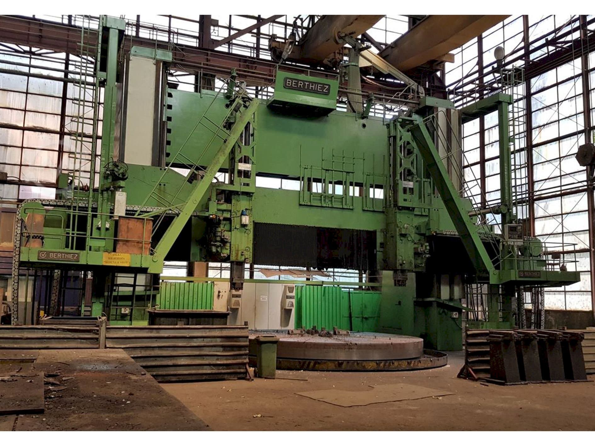 Vista frontale della macchina Berthiez									 TDM 630-315