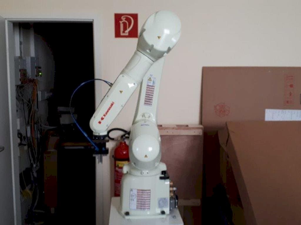 Vista frontale della macchina Kawasaki RS007L