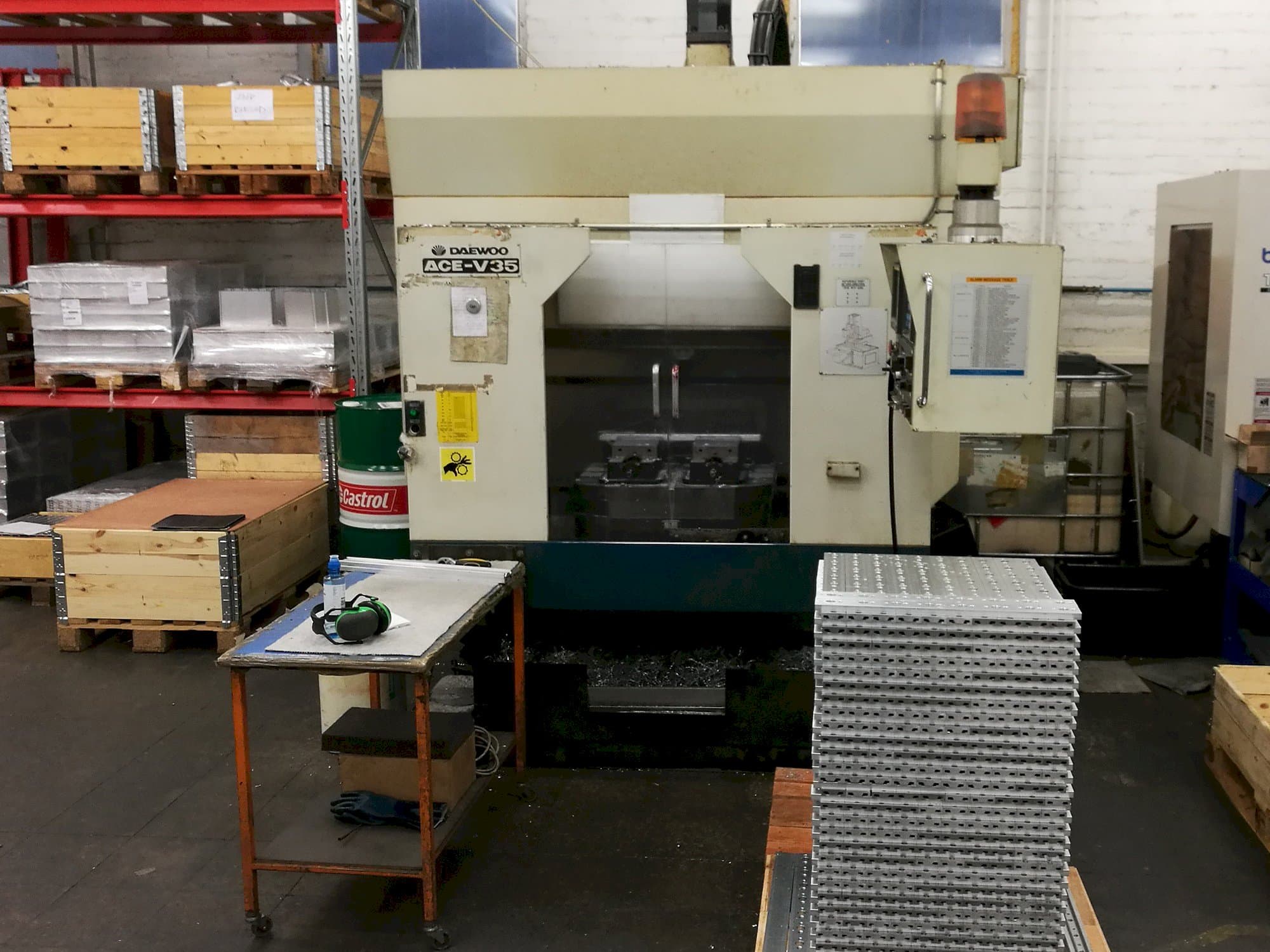 Vista frontale della macchina DAEWOO ACE V-35