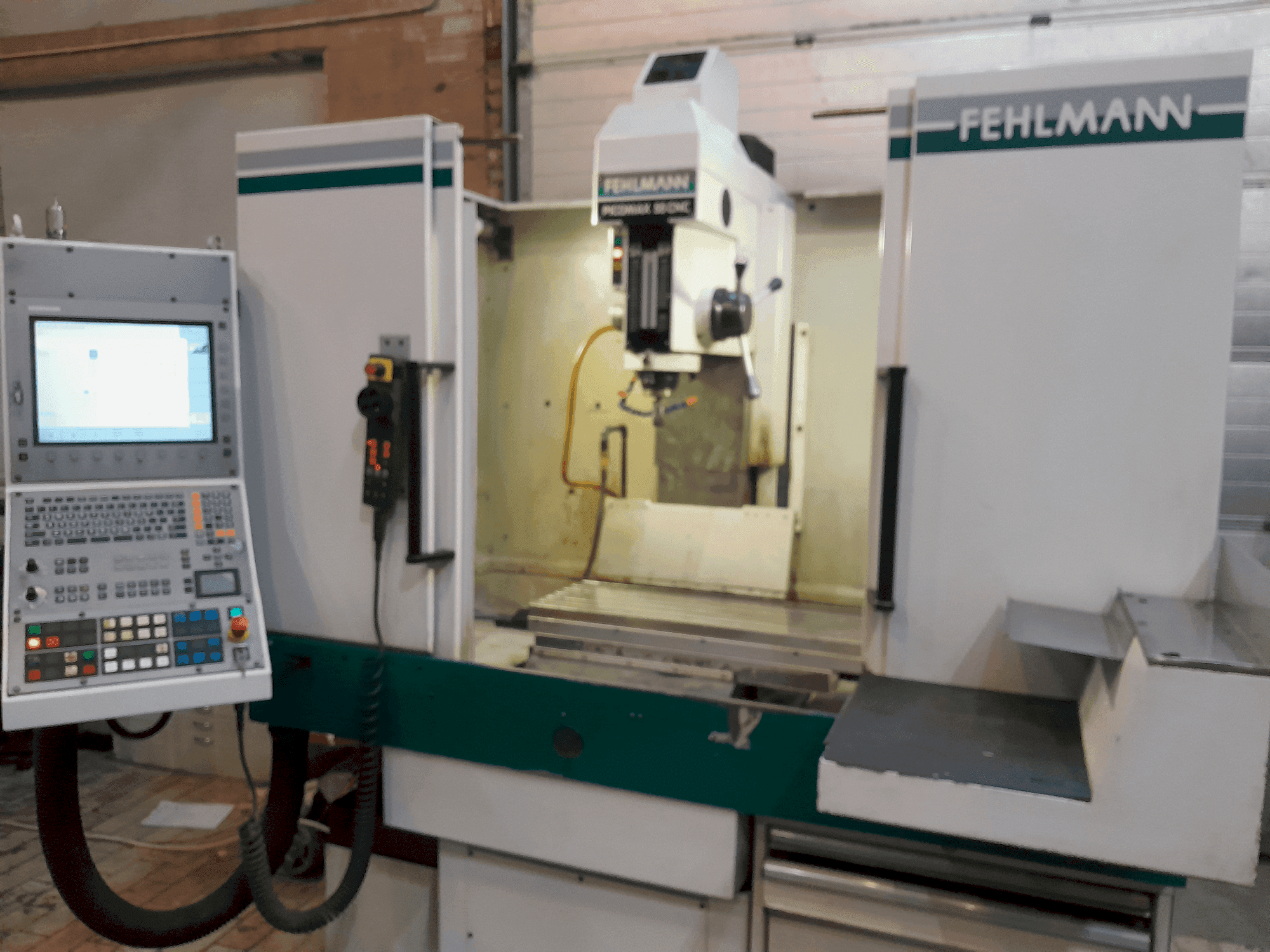 Vista frontale della macchina FEHLMANN PICOMAX 55 CNC 2/3