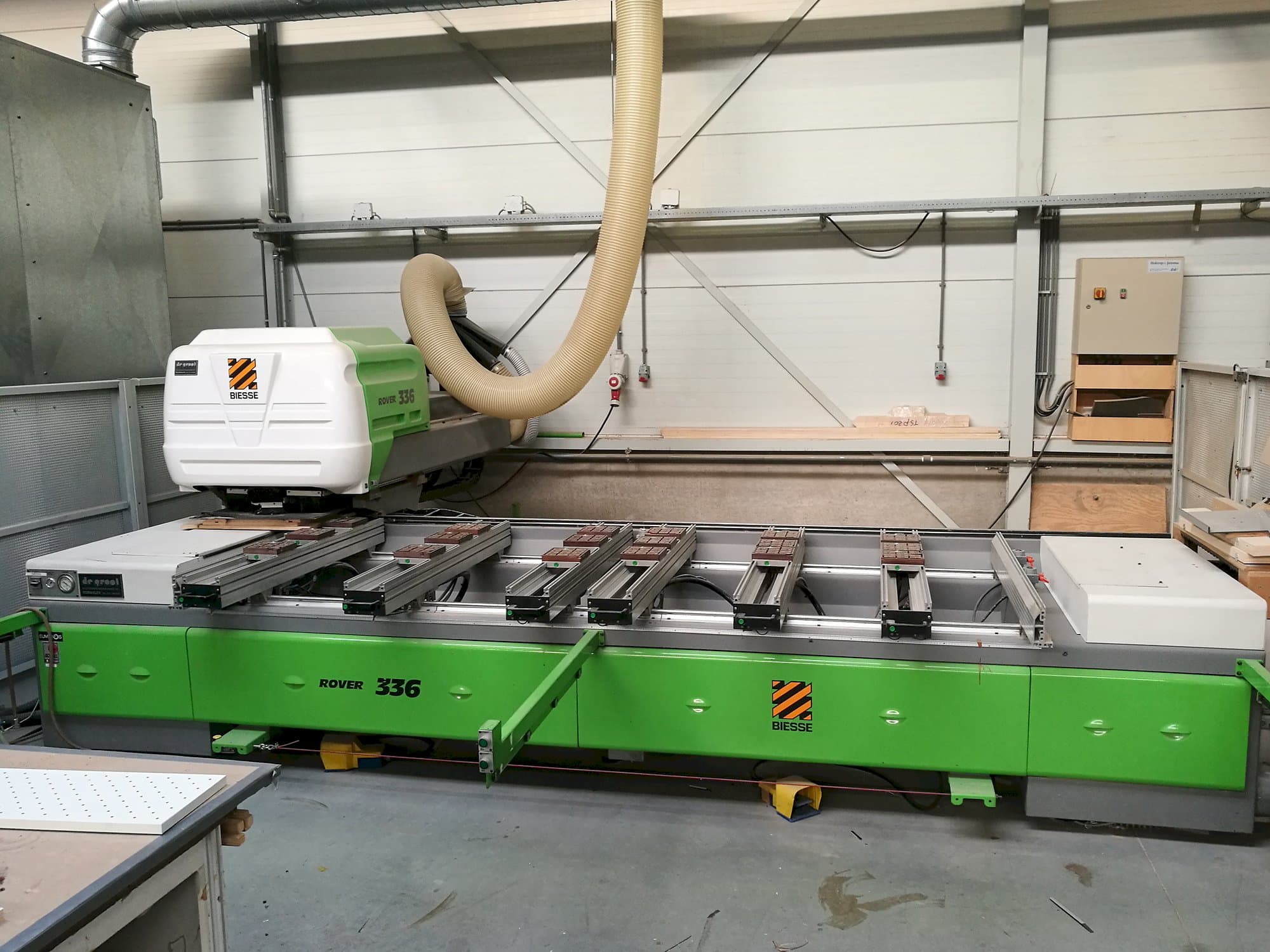 Vista frontale della macchina BIESSE ROVER 336