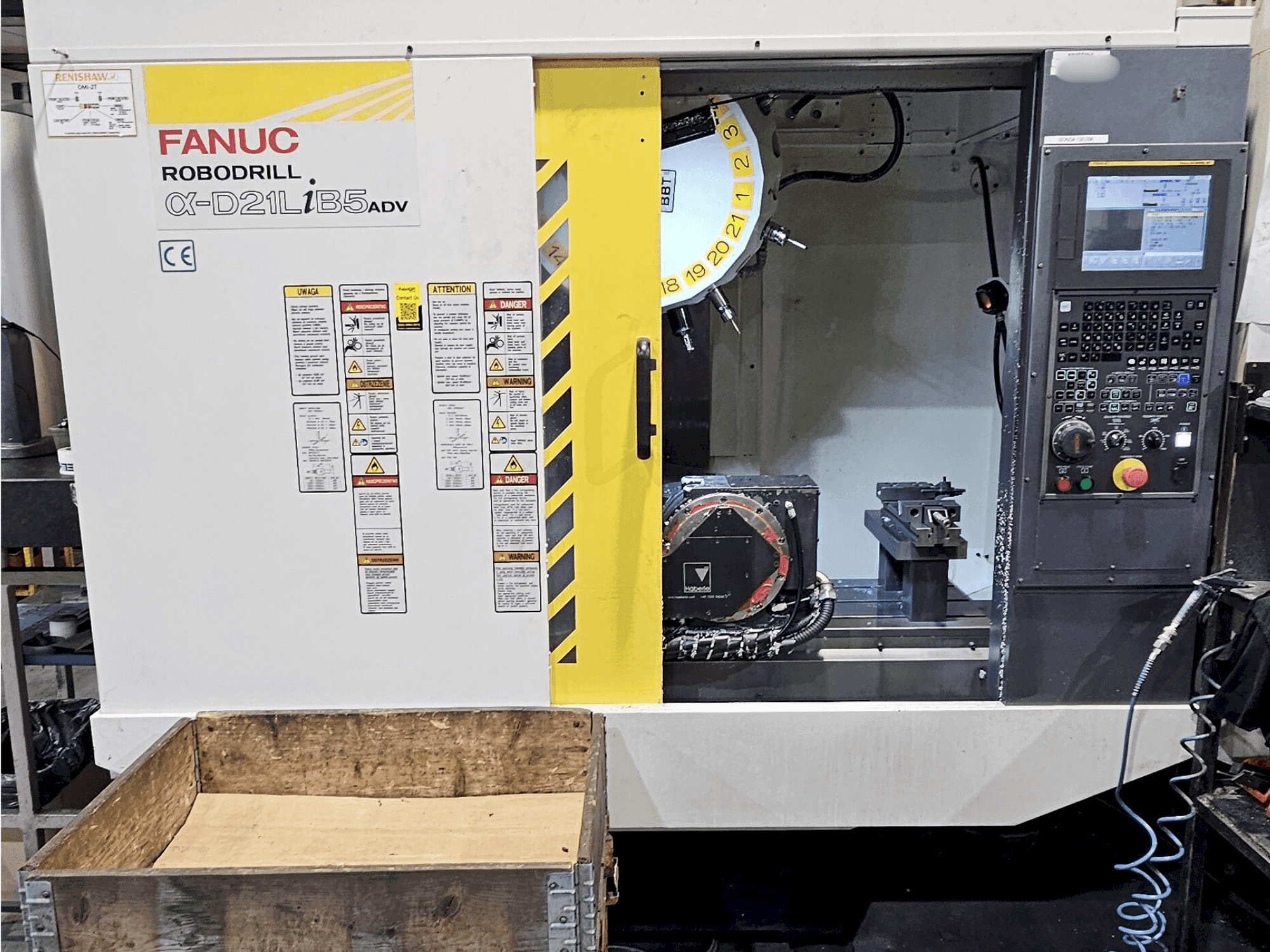 Vista frontale della macchina FANUC Robodrill α-D21L iB 5 ADV