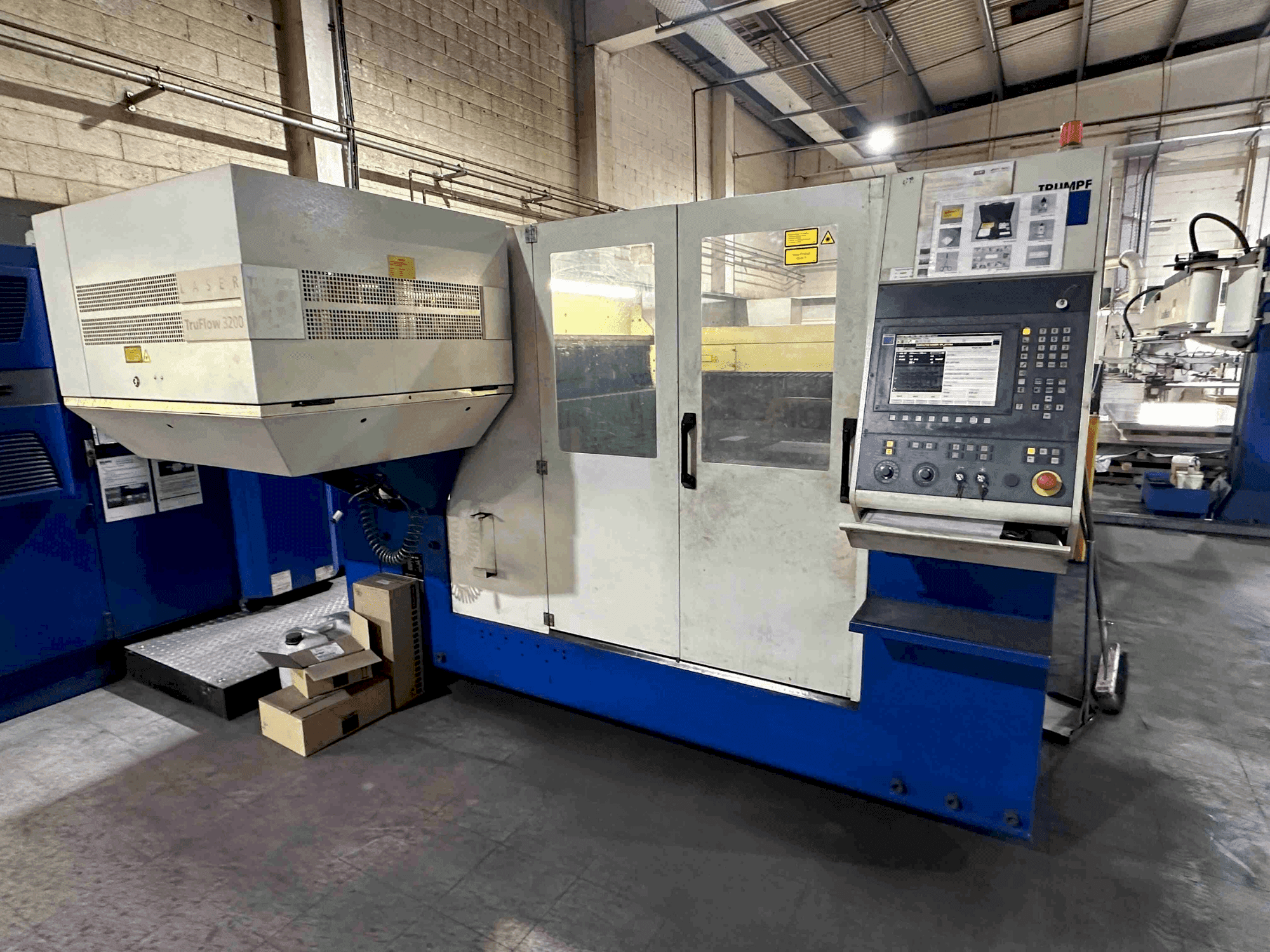 Vista frontale della macchina TRUMPF Trulaser 3030