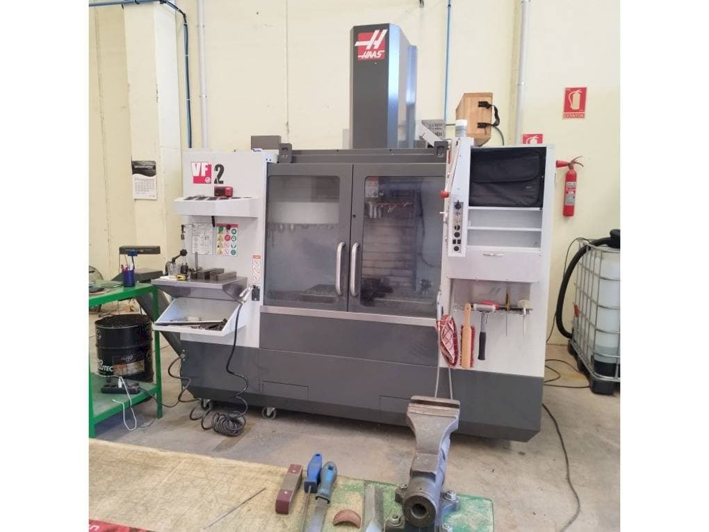 Vista frontale della macchina HAAS VF-2
