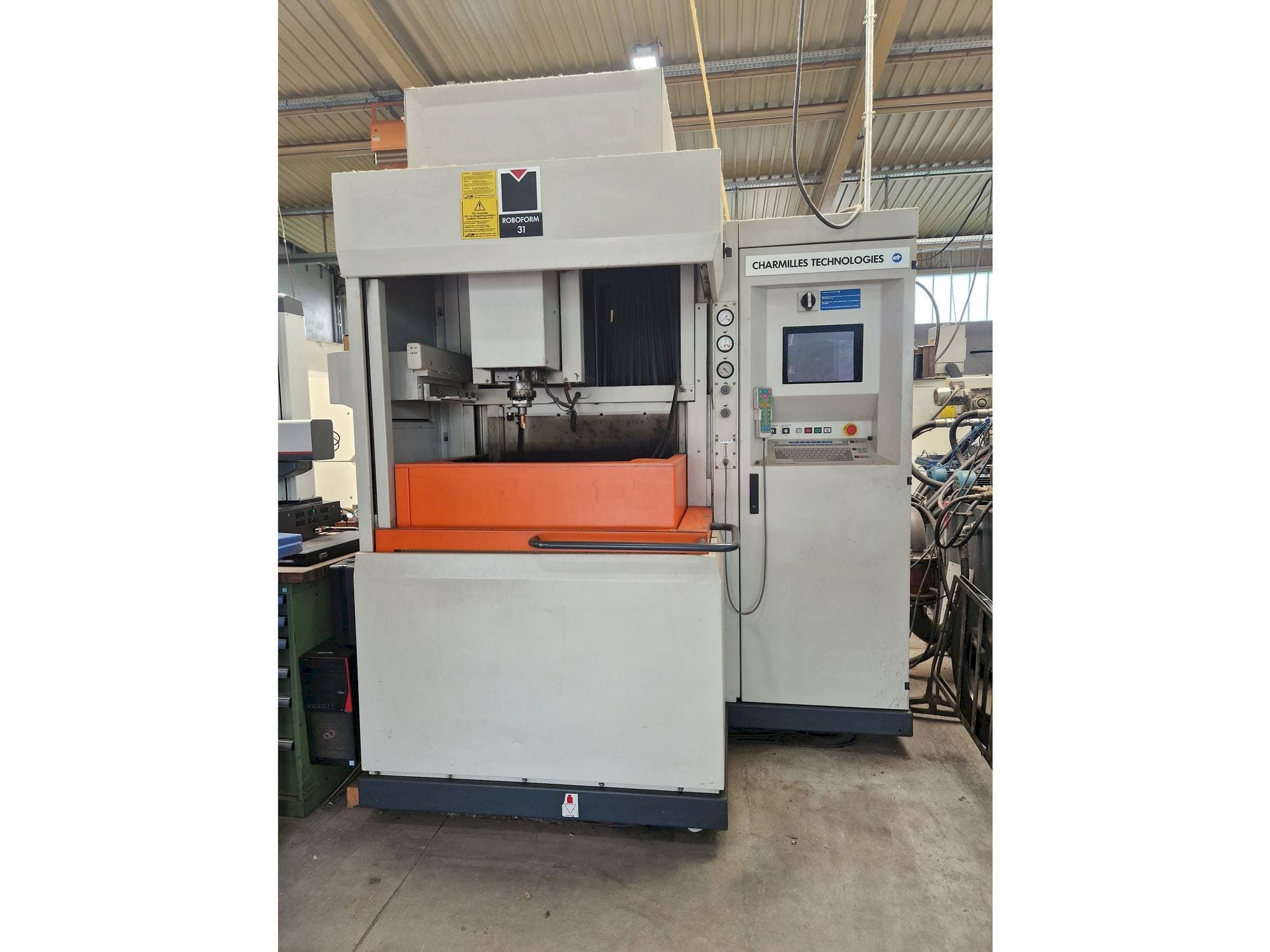 Vista frontale della macchina CHARMILLES Roboform 31
