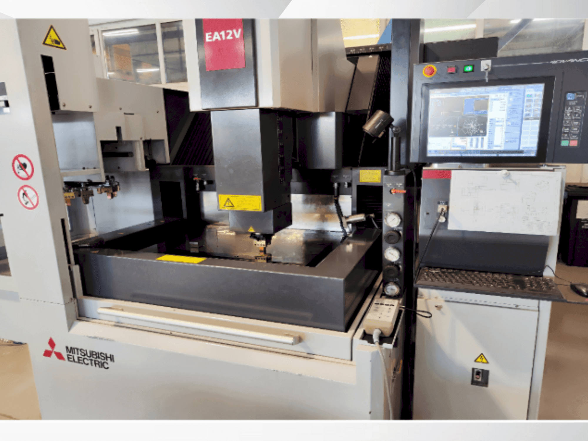 Vista frontale della macchina Mitsubishi EA12VM ADVANCE