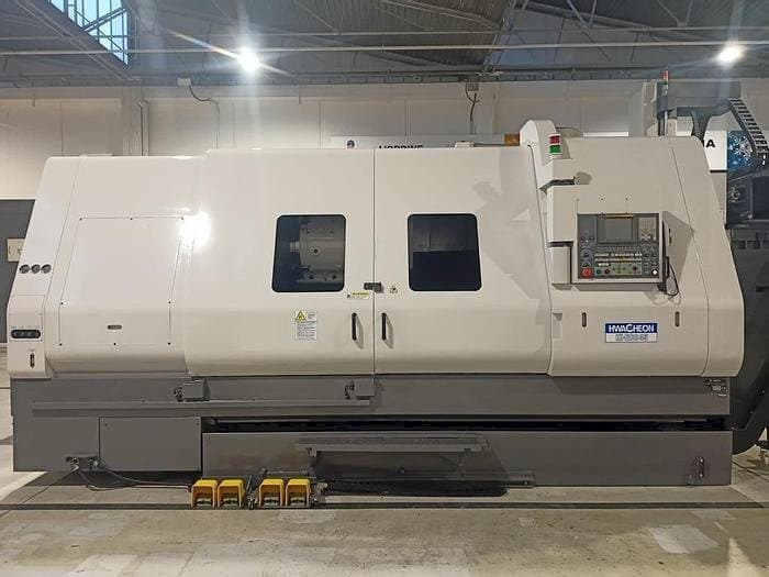 Vista frontale della macchina HWACHEON HI-ECO 45