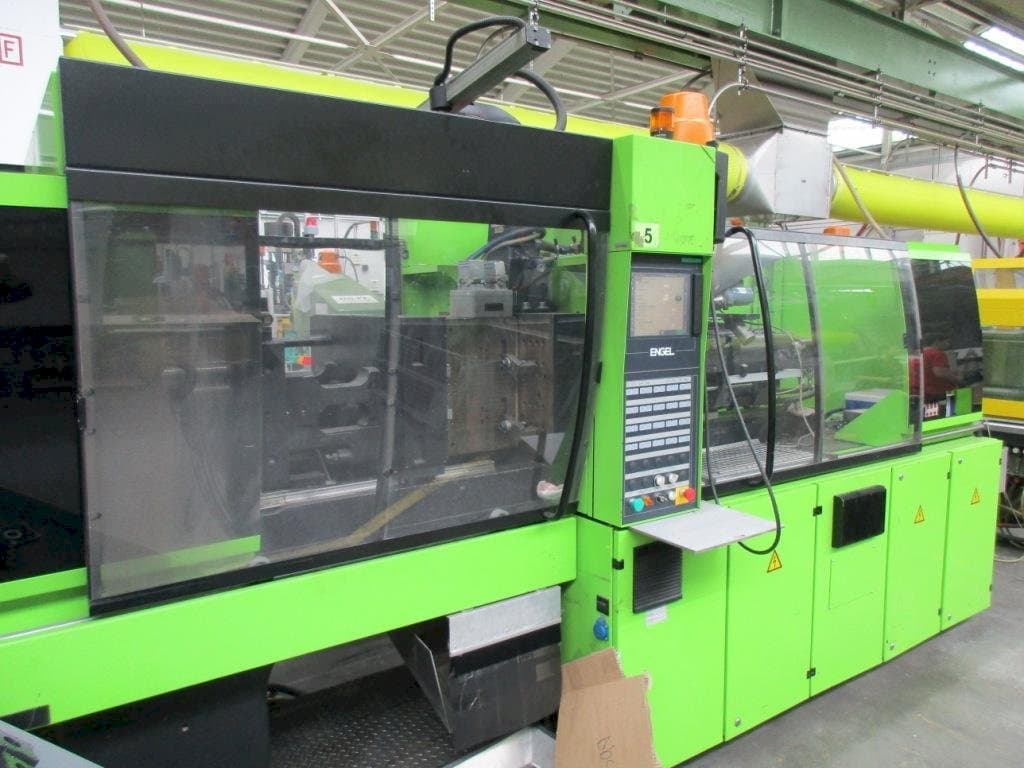 Vista frontale della macchina ENGEL Victory 500-110 Tech