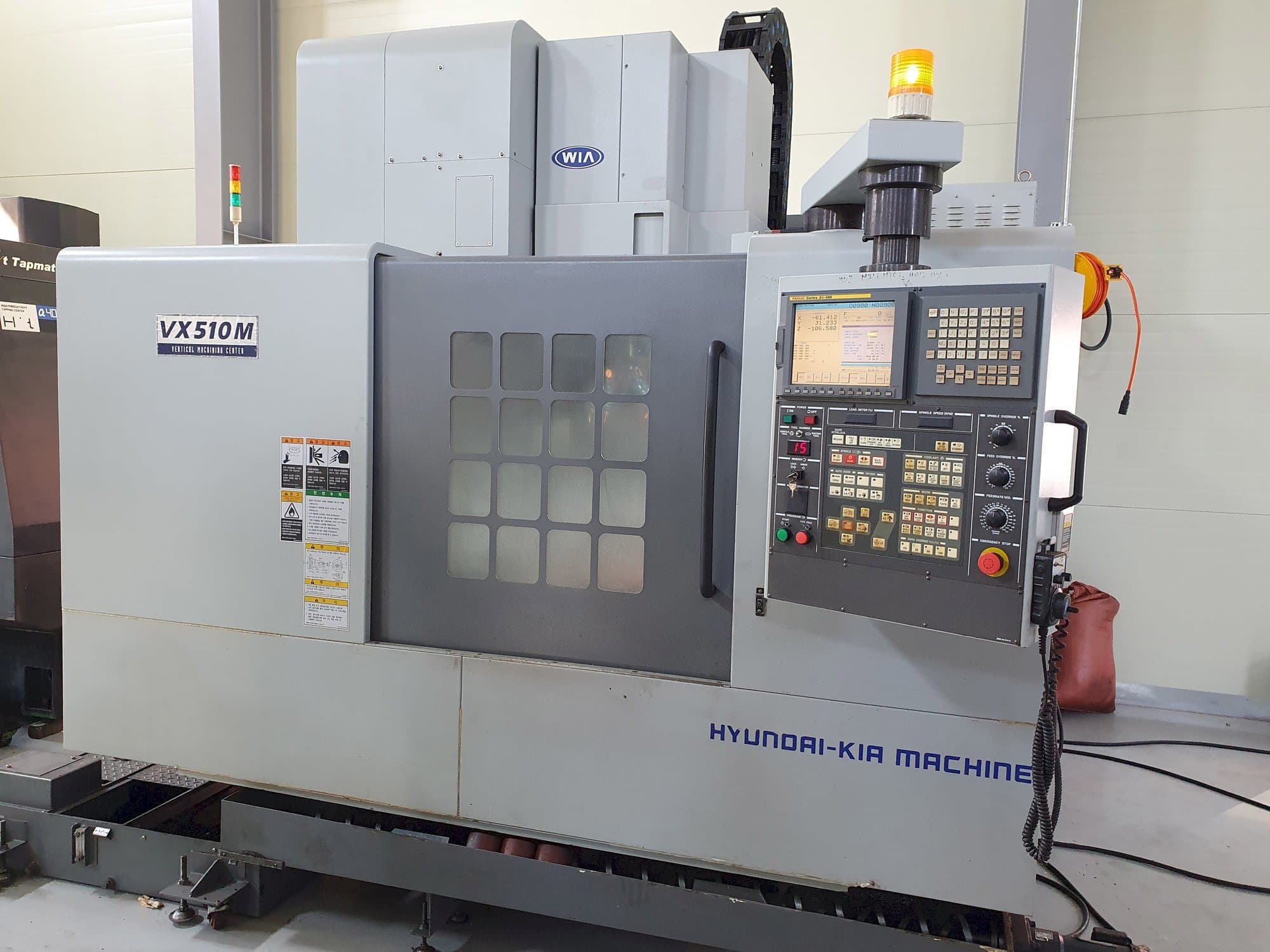 Vista frontale della macchina Hyundai Kia VX510M