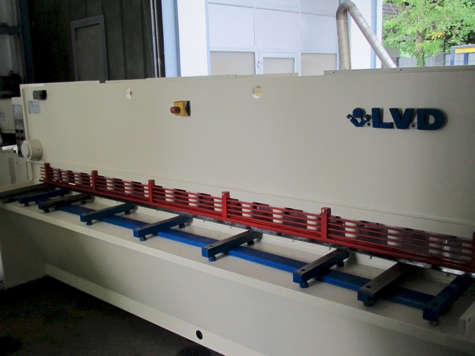 Vista frontale della macchina LVD HST  31/6