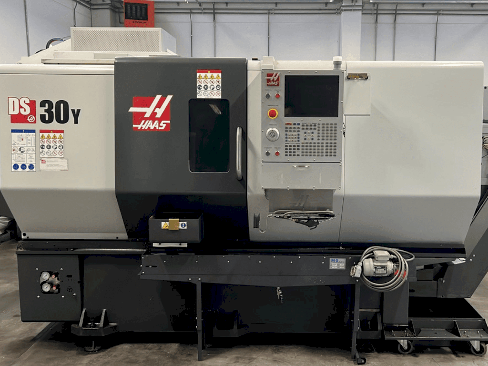 Vista frontale della macchina HAAS DS30Y