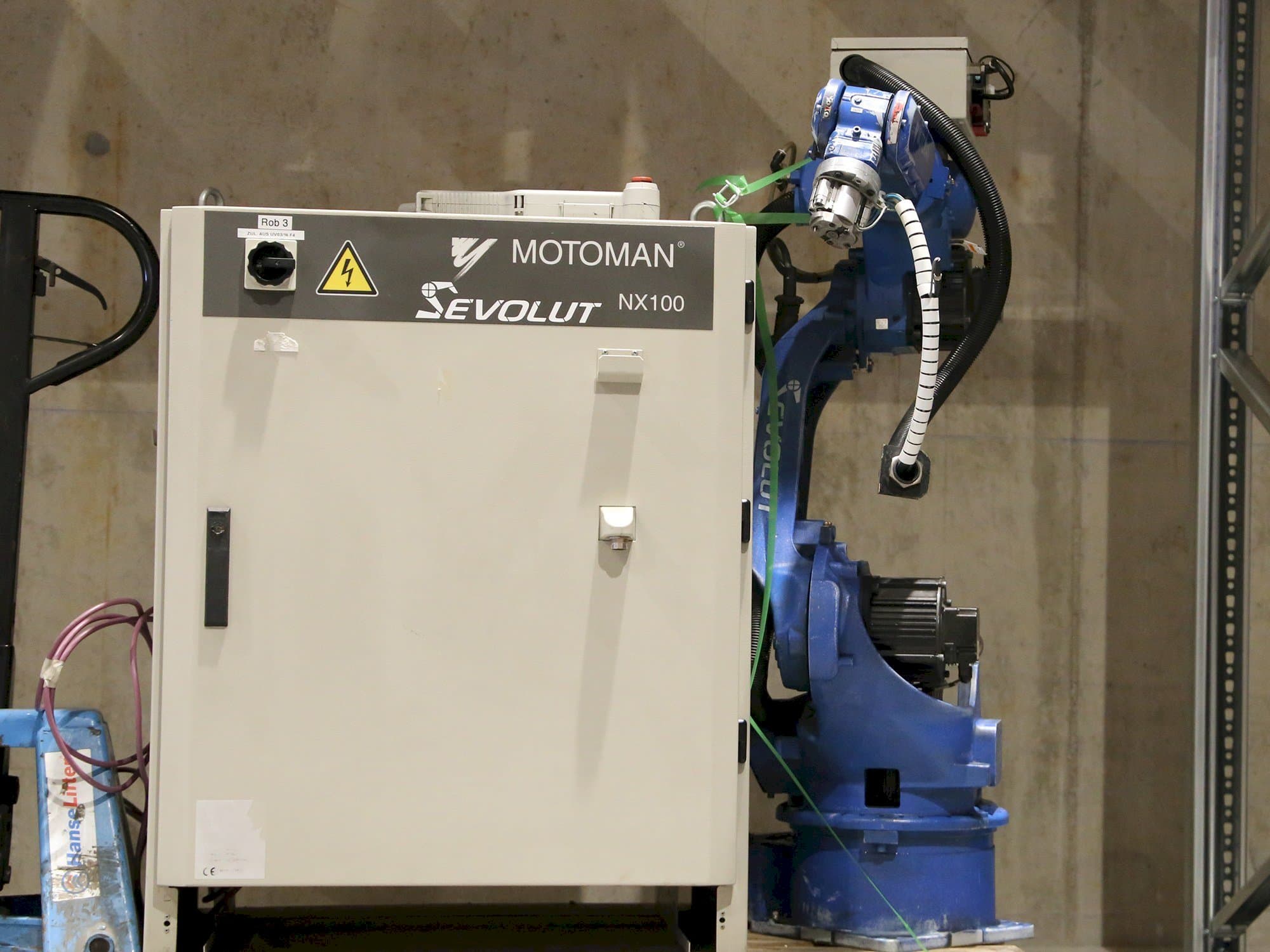 Vista frontale della macchina Yaskawa Motoman HP6