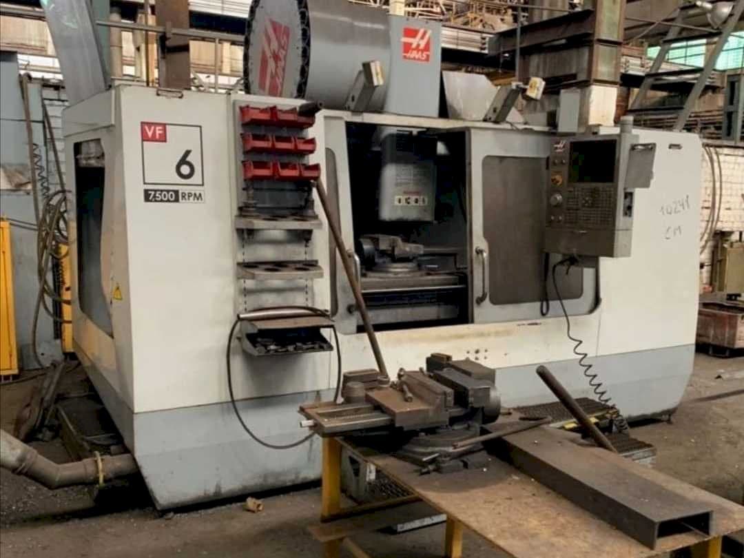 Vista frontale della macchina HAAS VF-6/50