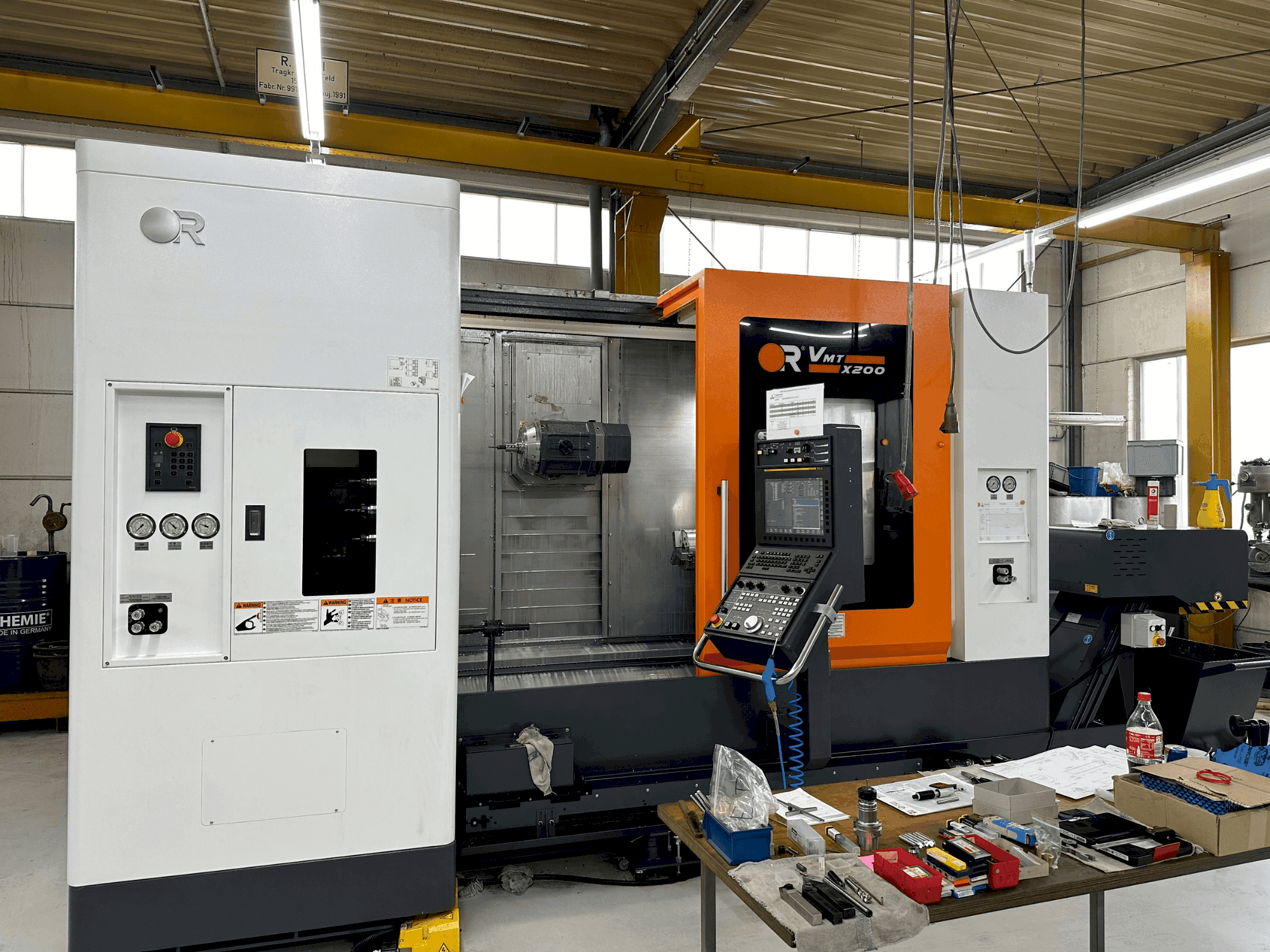 Vista frontale della macchina Victor VMT X200  (2023)