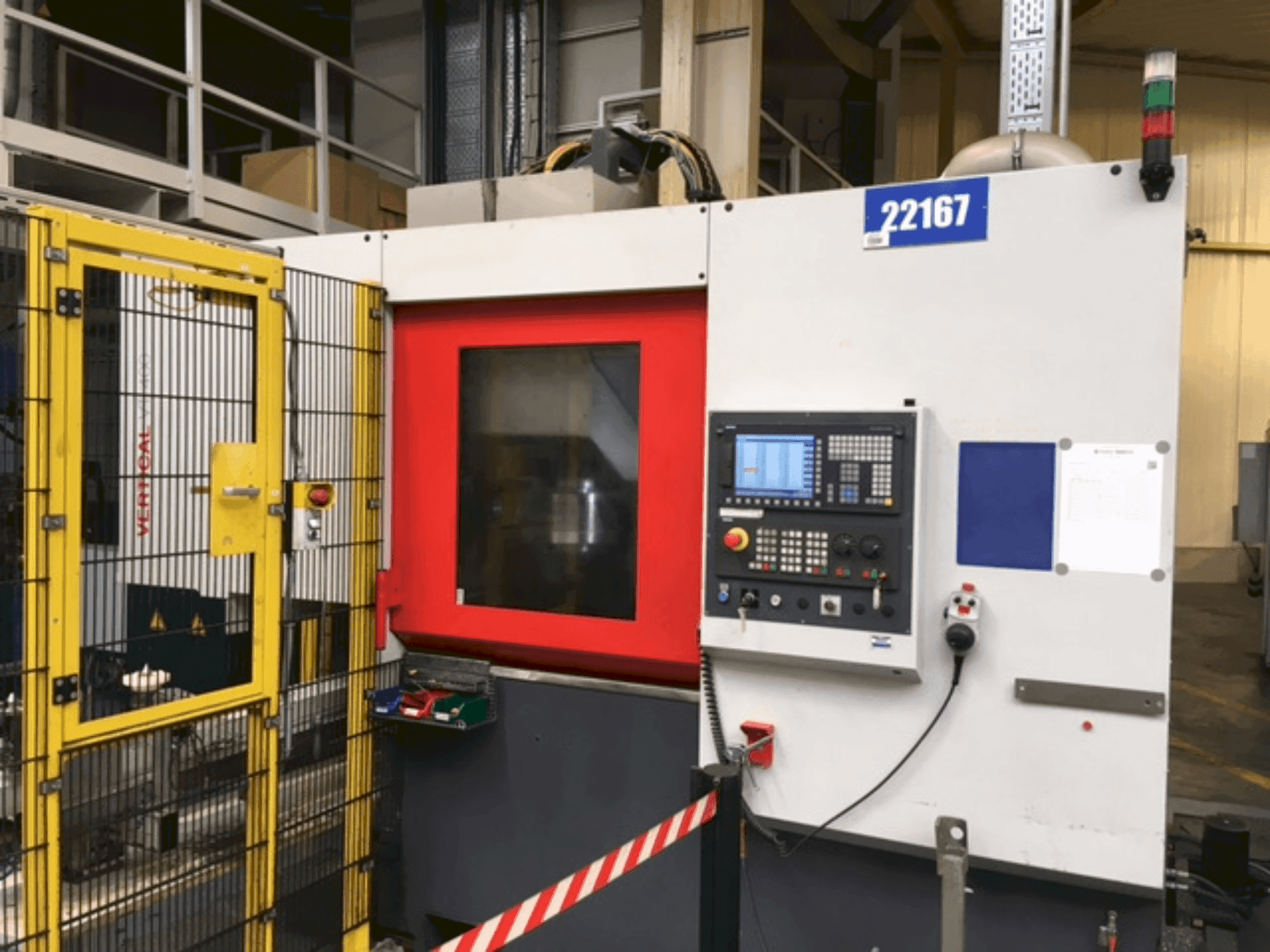 Vista frontale della macchina EMCO VT 400