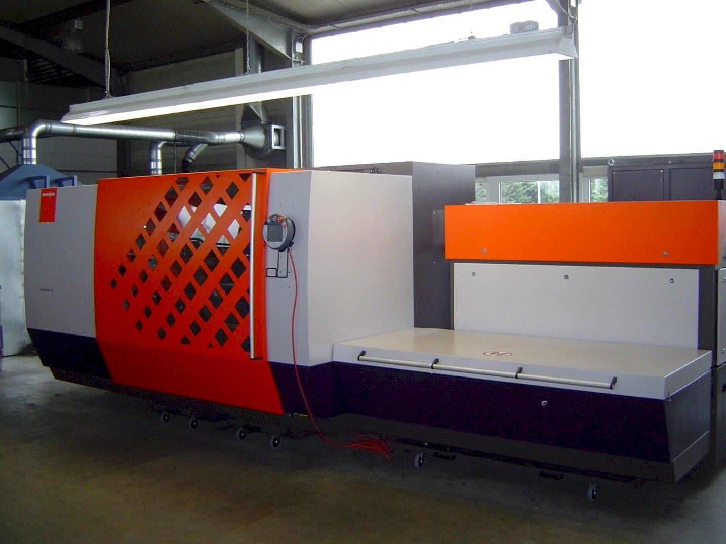 Vista frontale della macchina Bystronic ByVention 3015