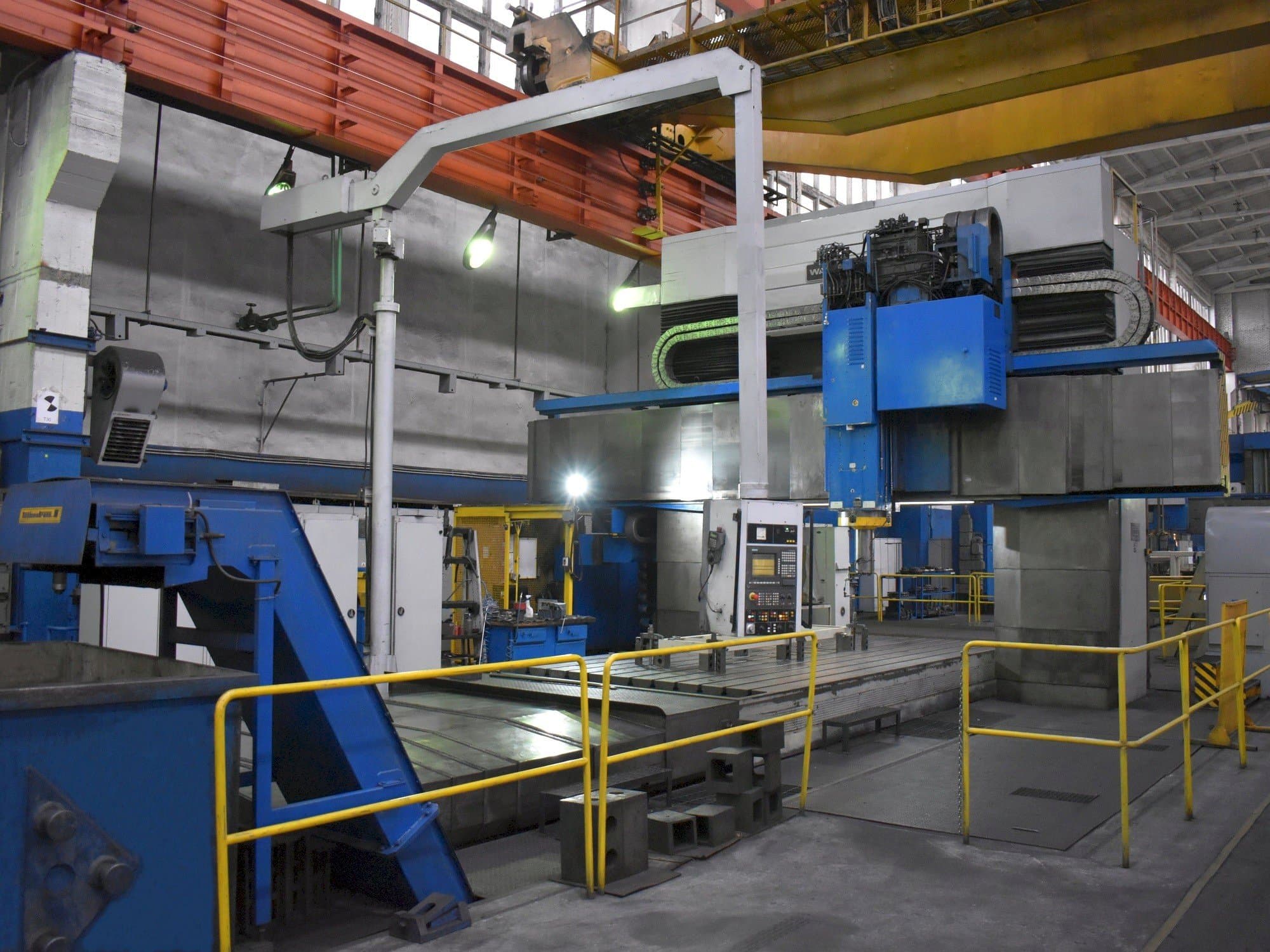 Vista frontale della macchina WALDRICH COBURG 17S 10FP 300 NC