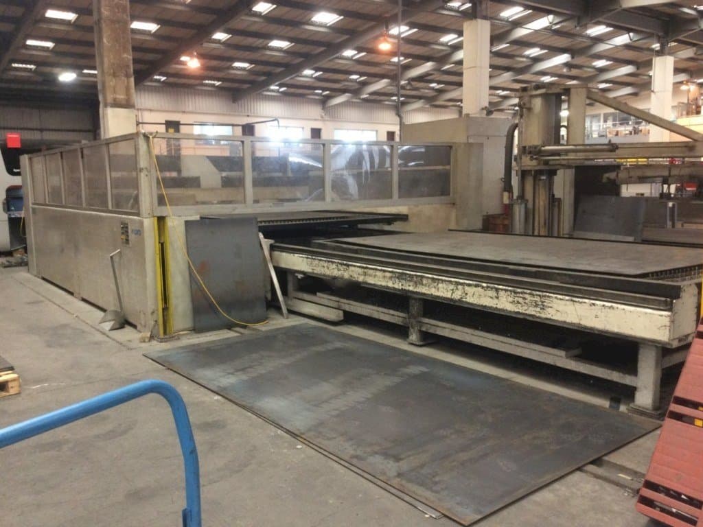 Vista frontale della macchina LVD Implus 4030