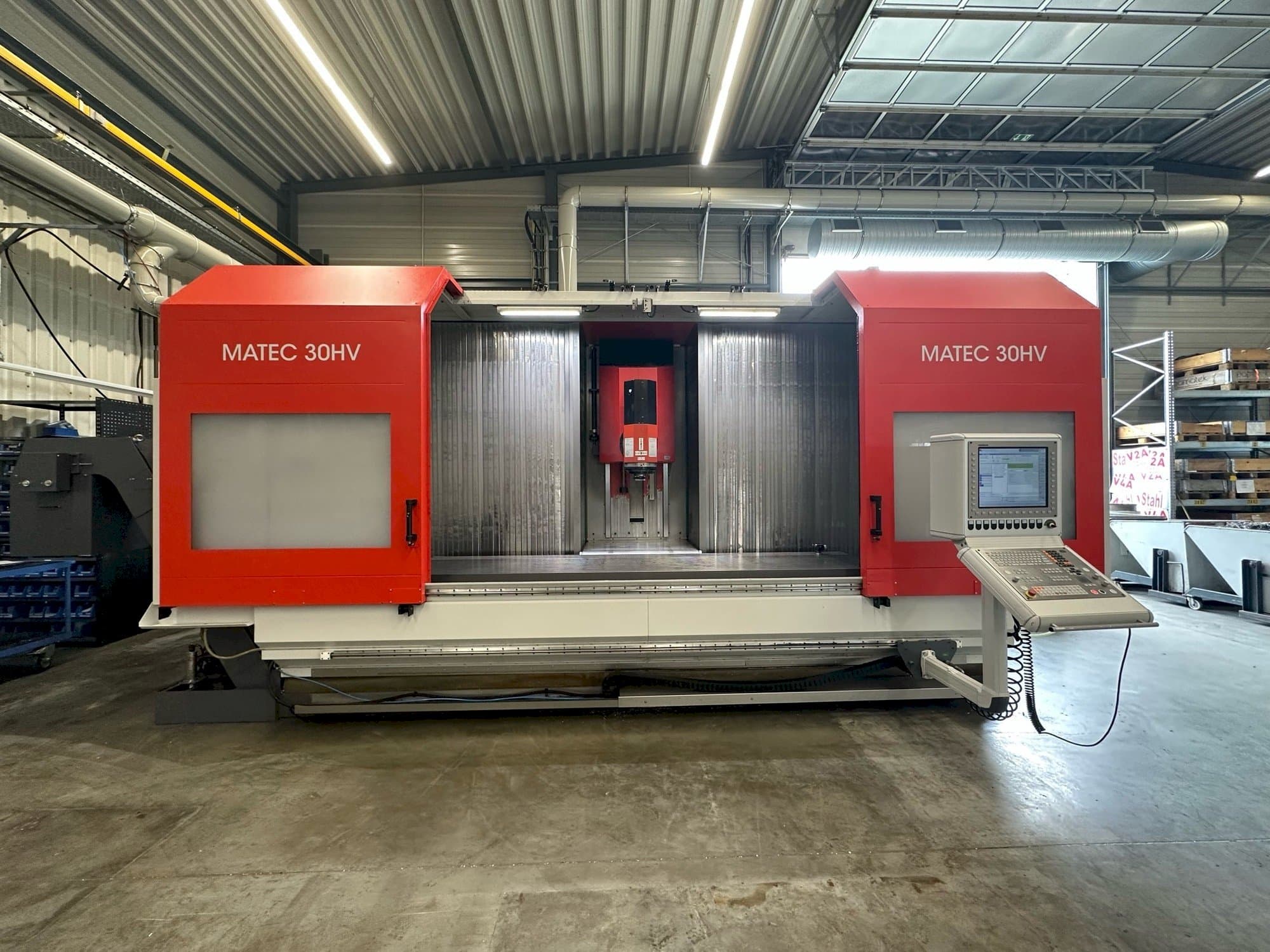 Vista frontale della macchina Matec 30HV