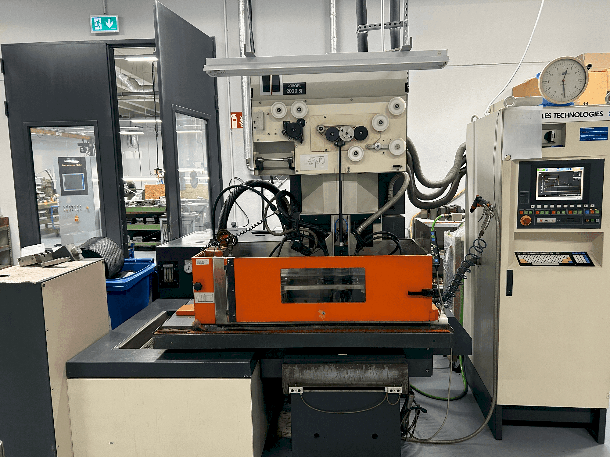 Vista frontale della macchina CHARMILLES ROBOFIL 2020 SI