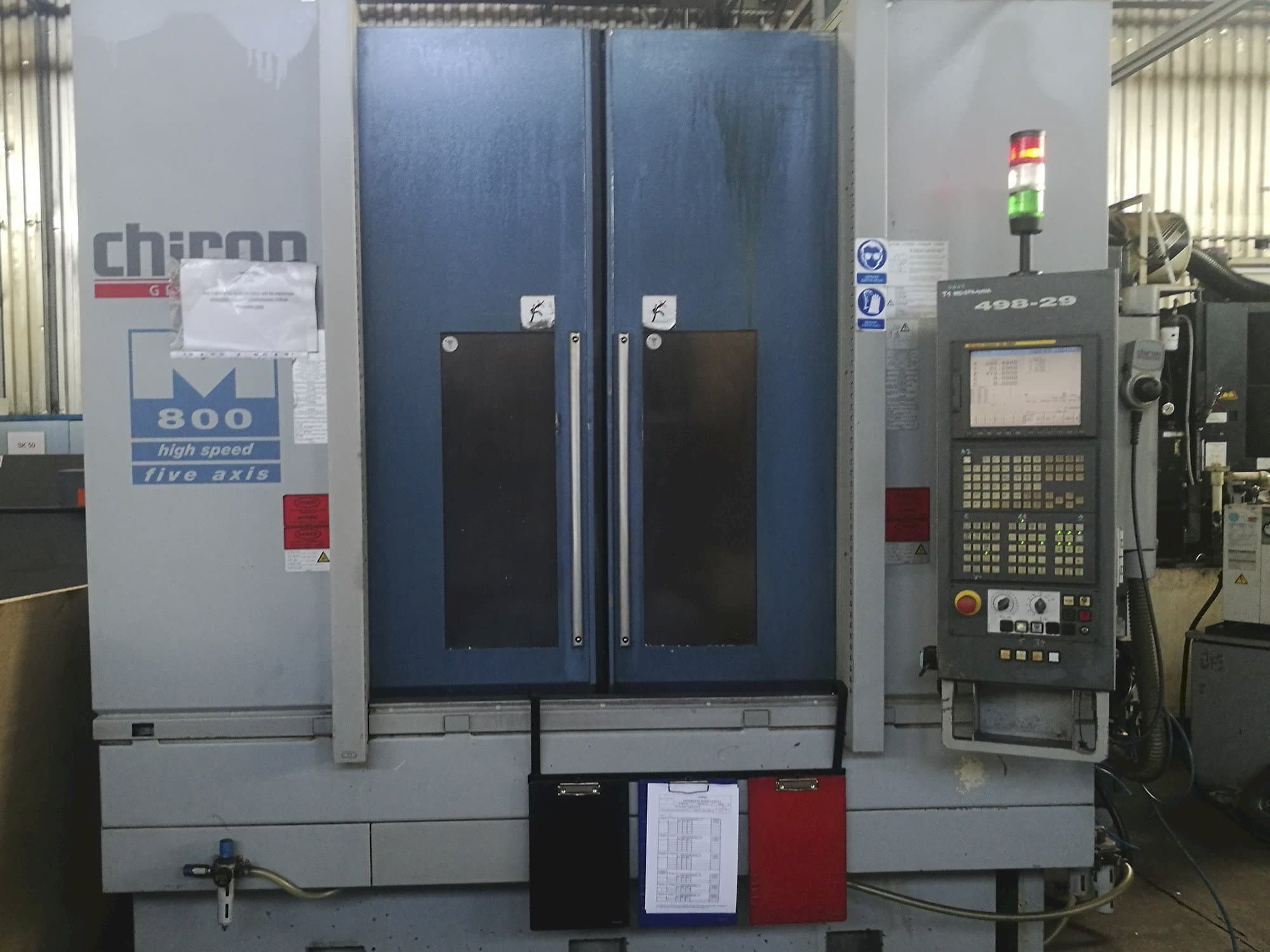 Vista frontale della macchina CHIRON MILL 800